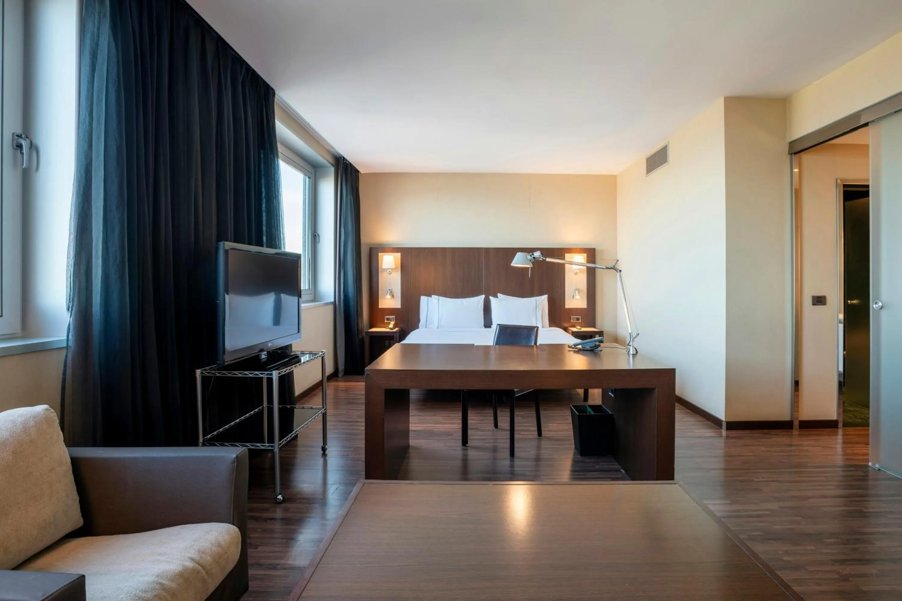 Photo of the whole room, Bed in Leonardo Royal Hotel Barcelona Forum
