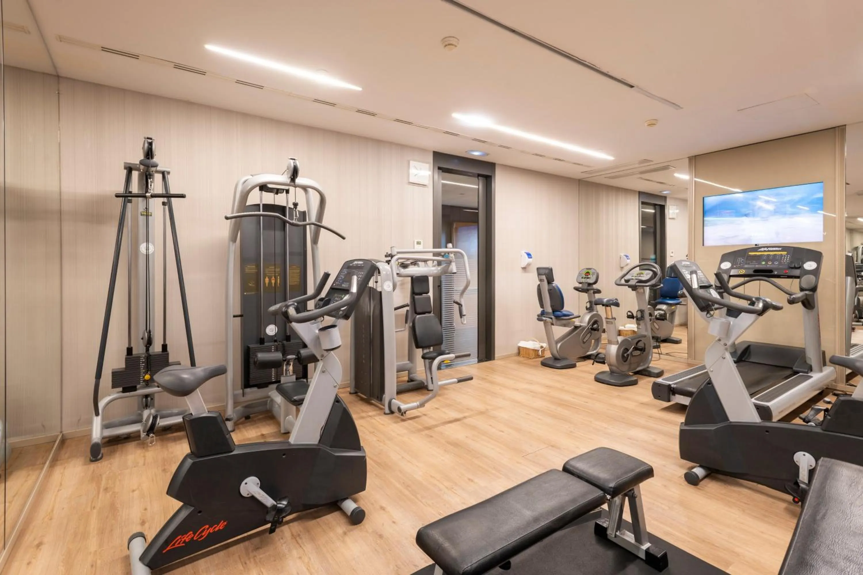 Fitness centre/facilities in Leonardo Royal Hotel Barcelona Forum