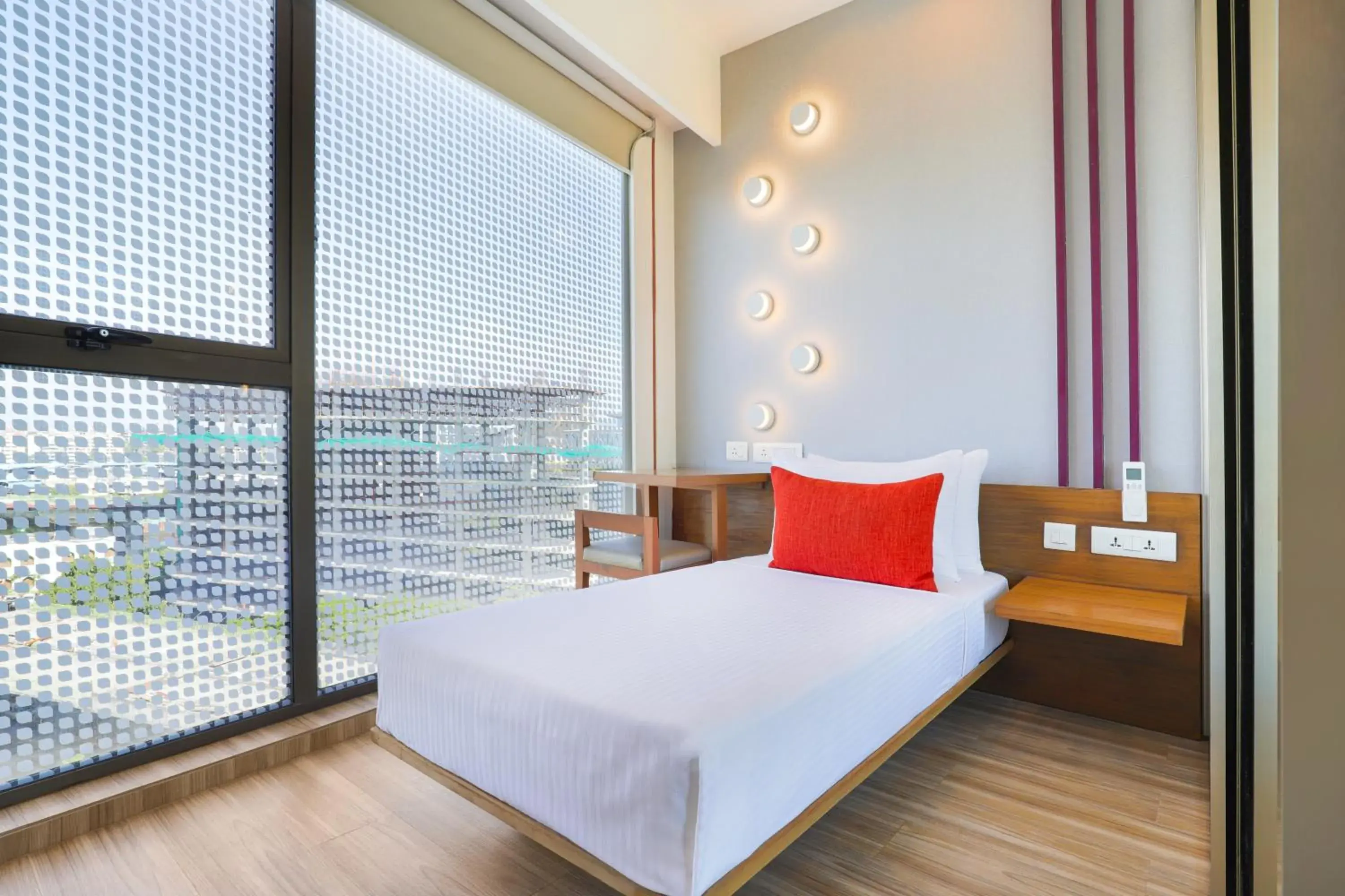 Standard Single Room - single occupancy in Lemon Tree Hotel, Kalina BKC, Mumbai Standard Single Room - single occupancy in Lemon Tree Hotel, Kalina BKC, Mumbai