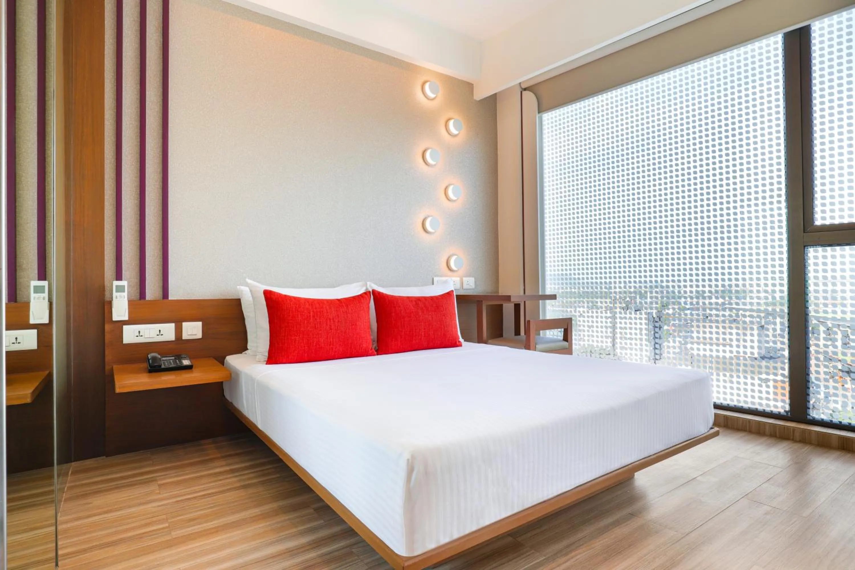 Bedroom, Bed in Lemon Tree Hotel, Kalina BKC, Mumbai