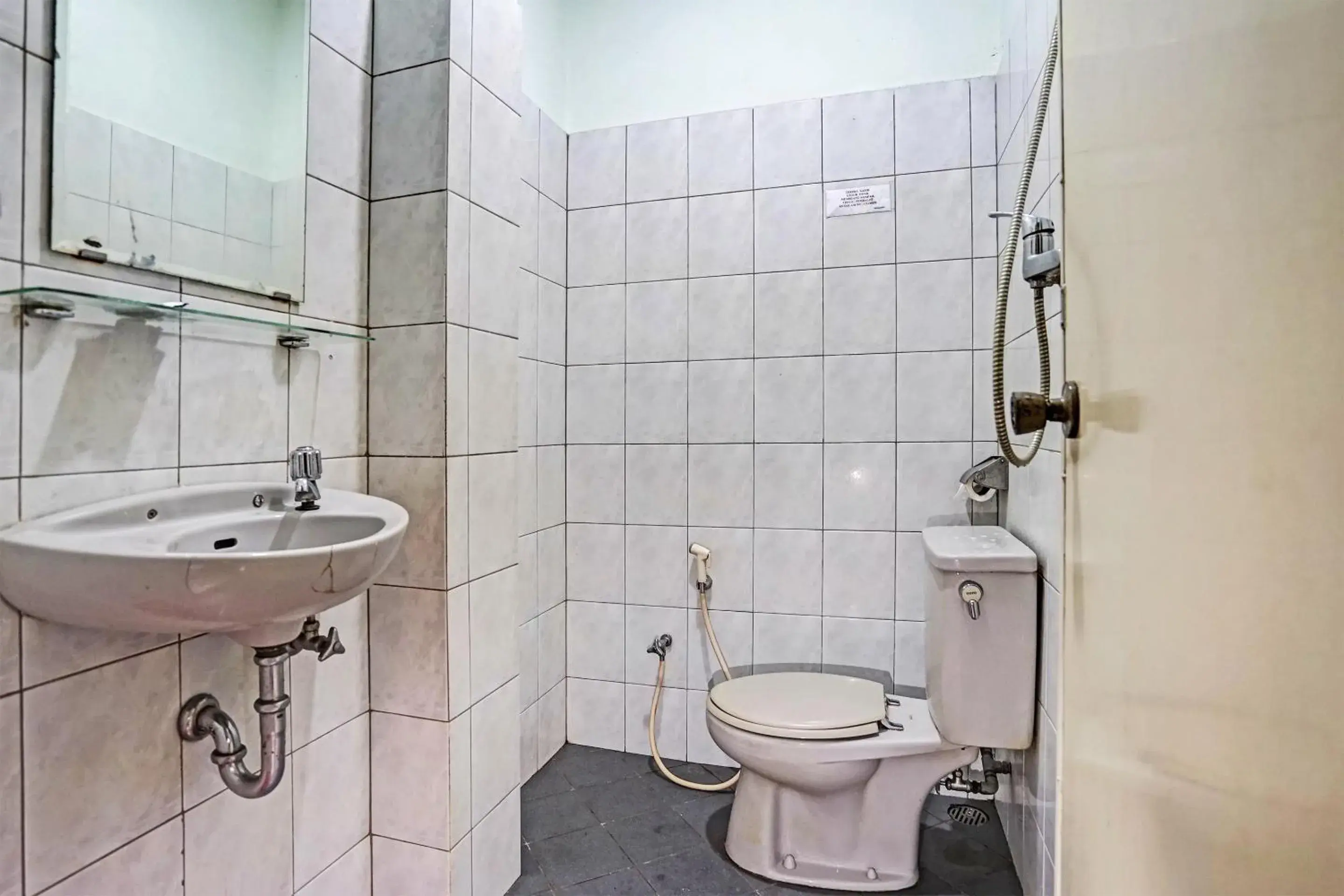 Bathroom in Hotel O Wisma Bari Bathroom in Hotel O Wisma Bari