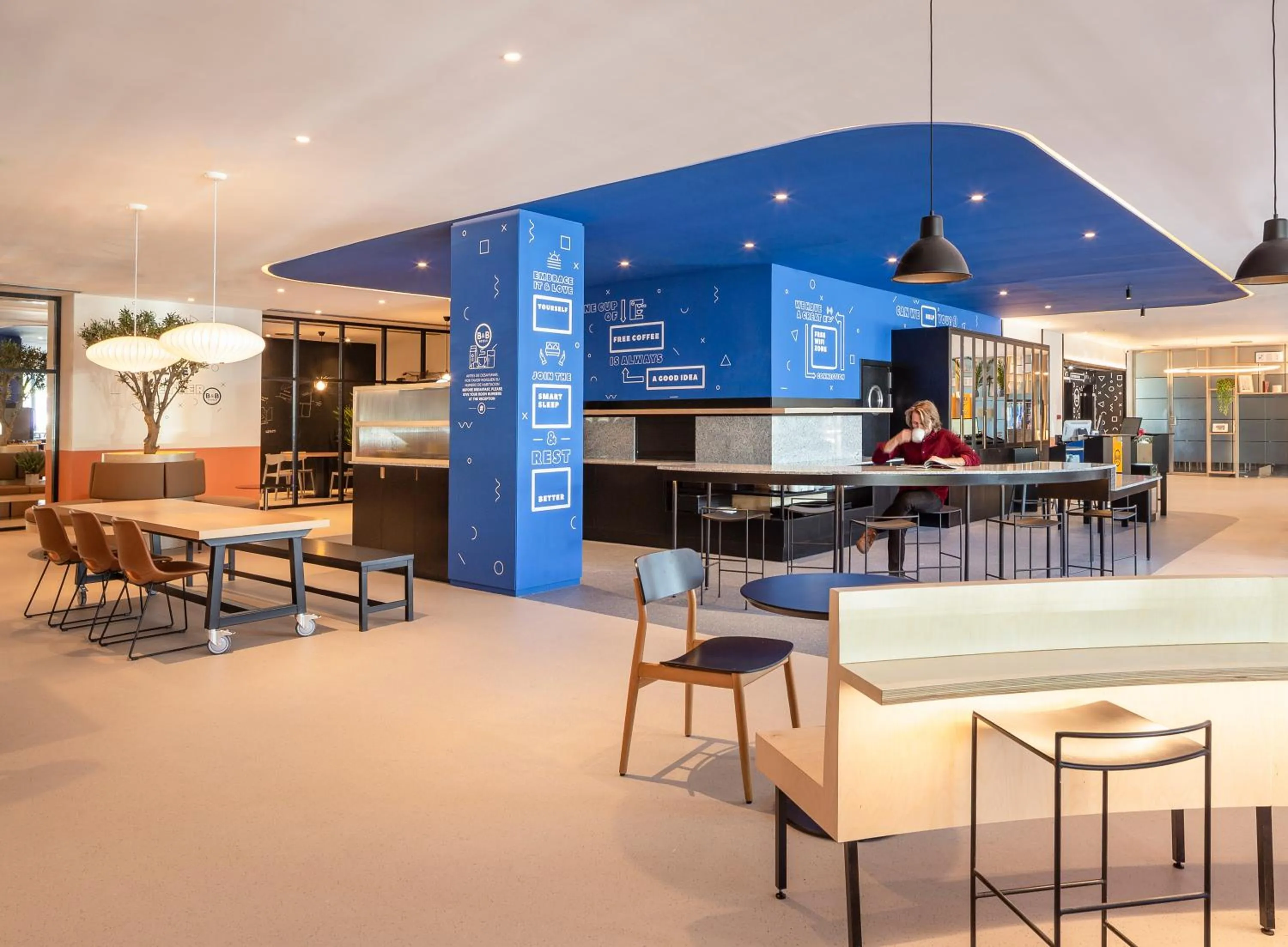 Lobby or reception in B&B HOTEL Madrid Getafe