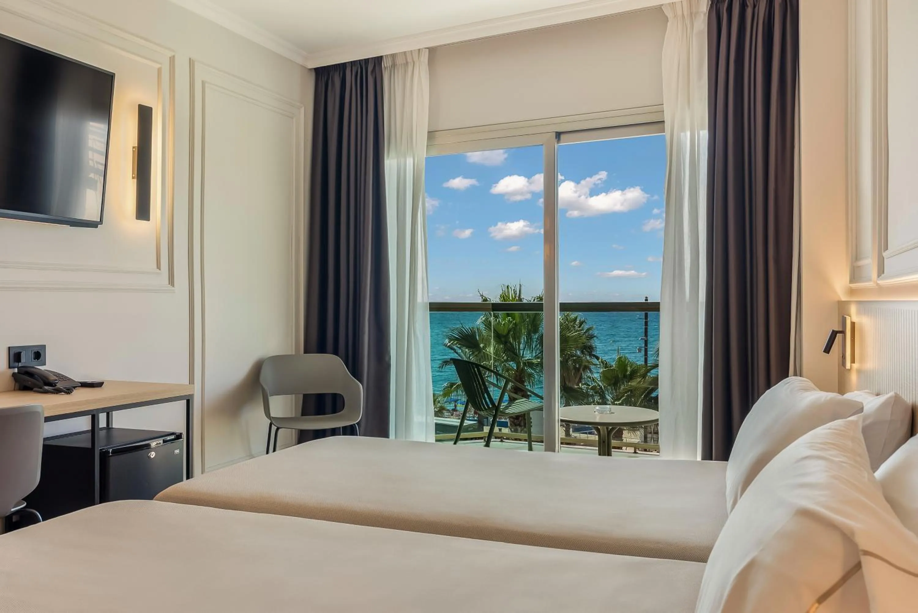 Bed in Hotel Miramar