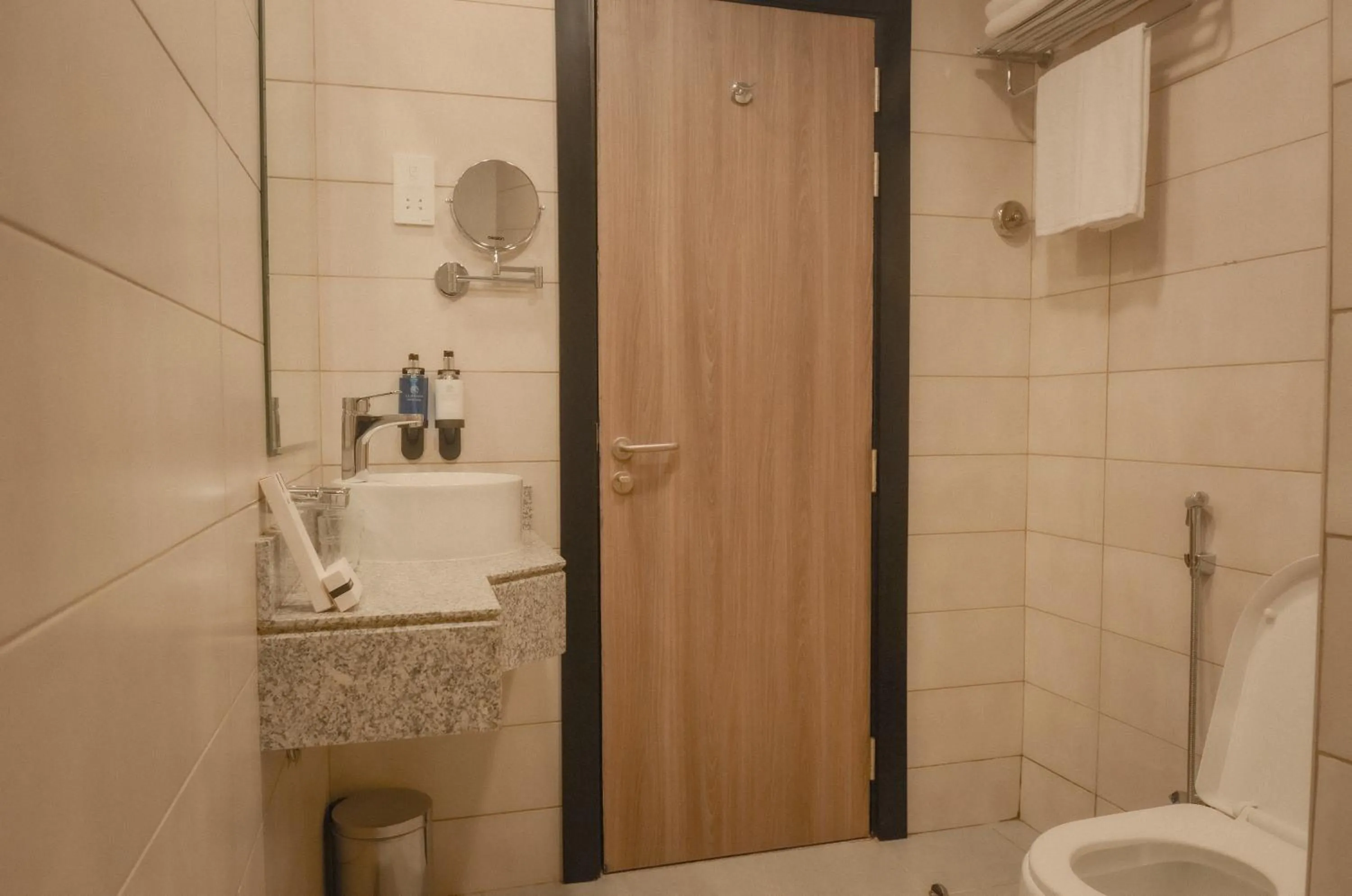 Toilet in VOGO Grand Hotel Formerly Best Western Plus Hotel Dubai Academic City