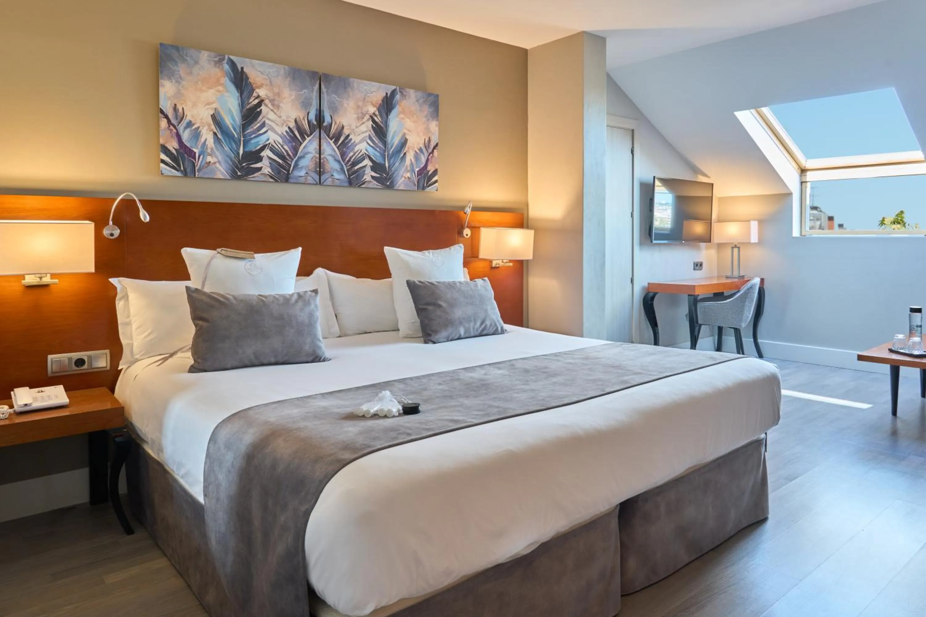 Photo of the whole room, Bed in Hotel Puerta de Toledo