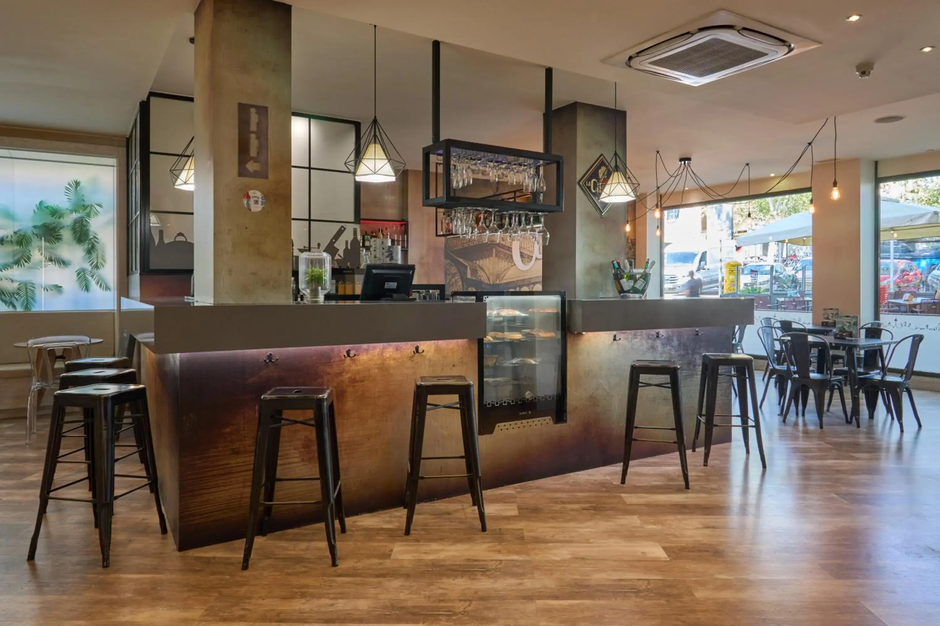 Lounge or bar in Hotel Puerta de Toledo Lounge or bar in Hotel Puerta de Toledo