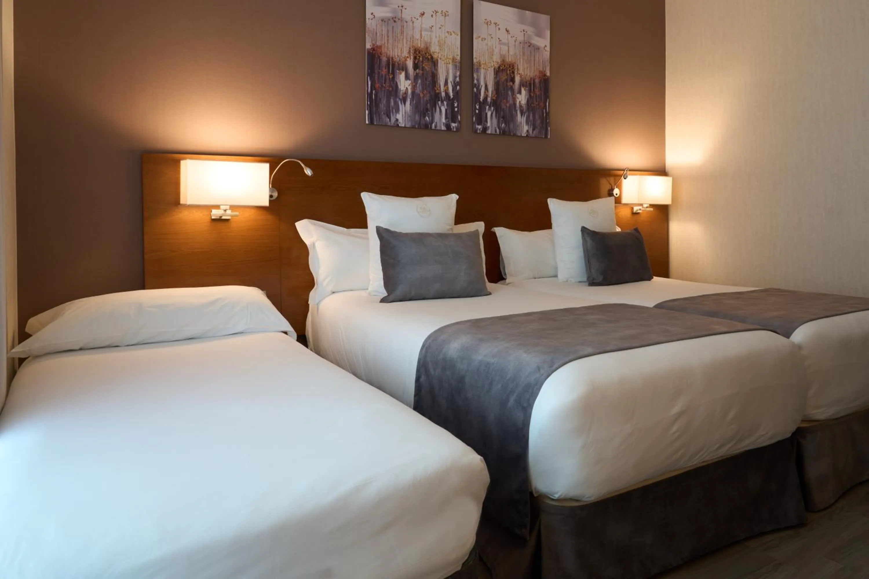 Photo of the whole room, Bed in Hotel Puerta de Toledo