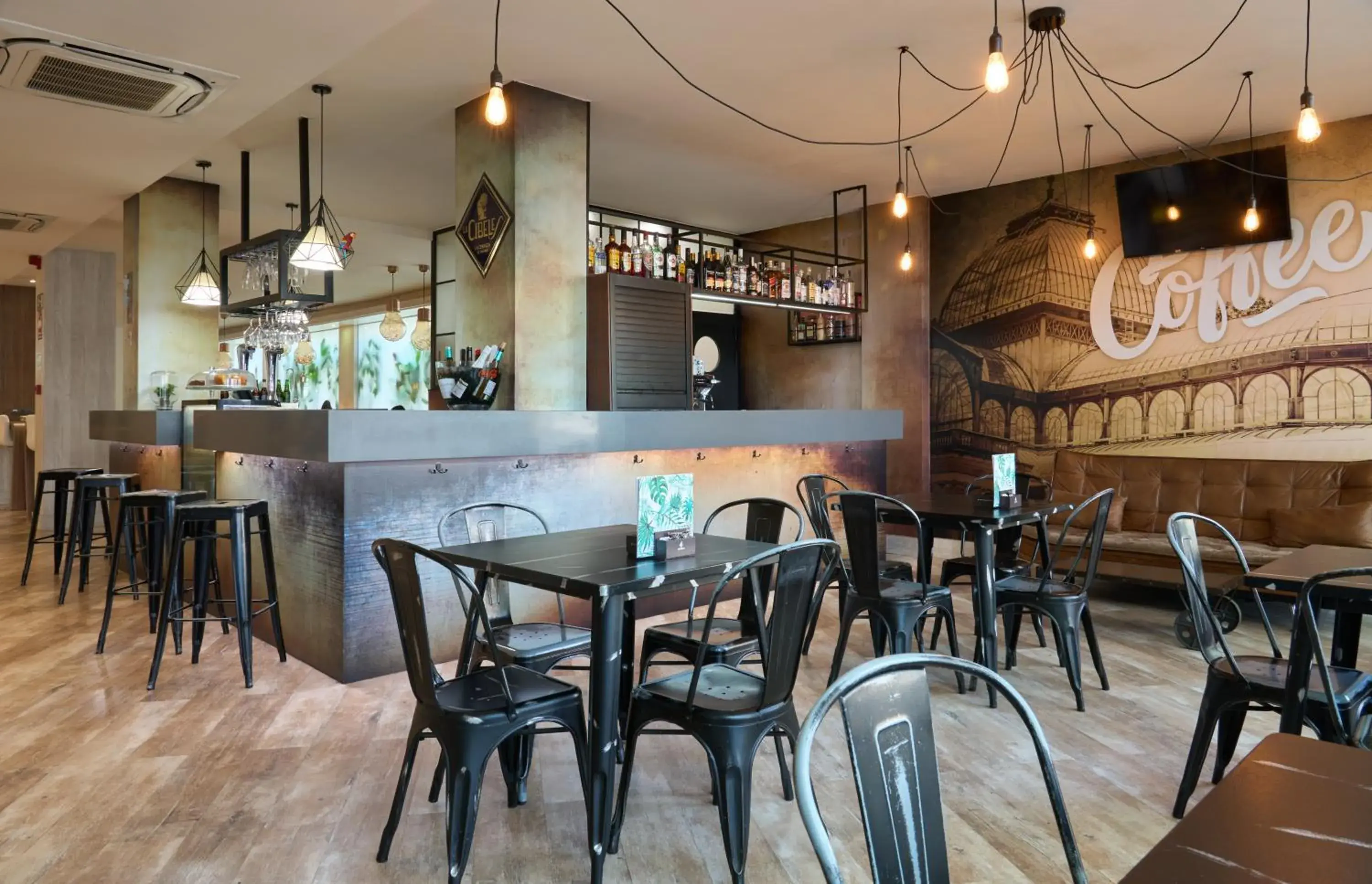 Lounge or bar in Hotel Puerta de Toledo Lounge or bar in Hotel Puerta de Toledo