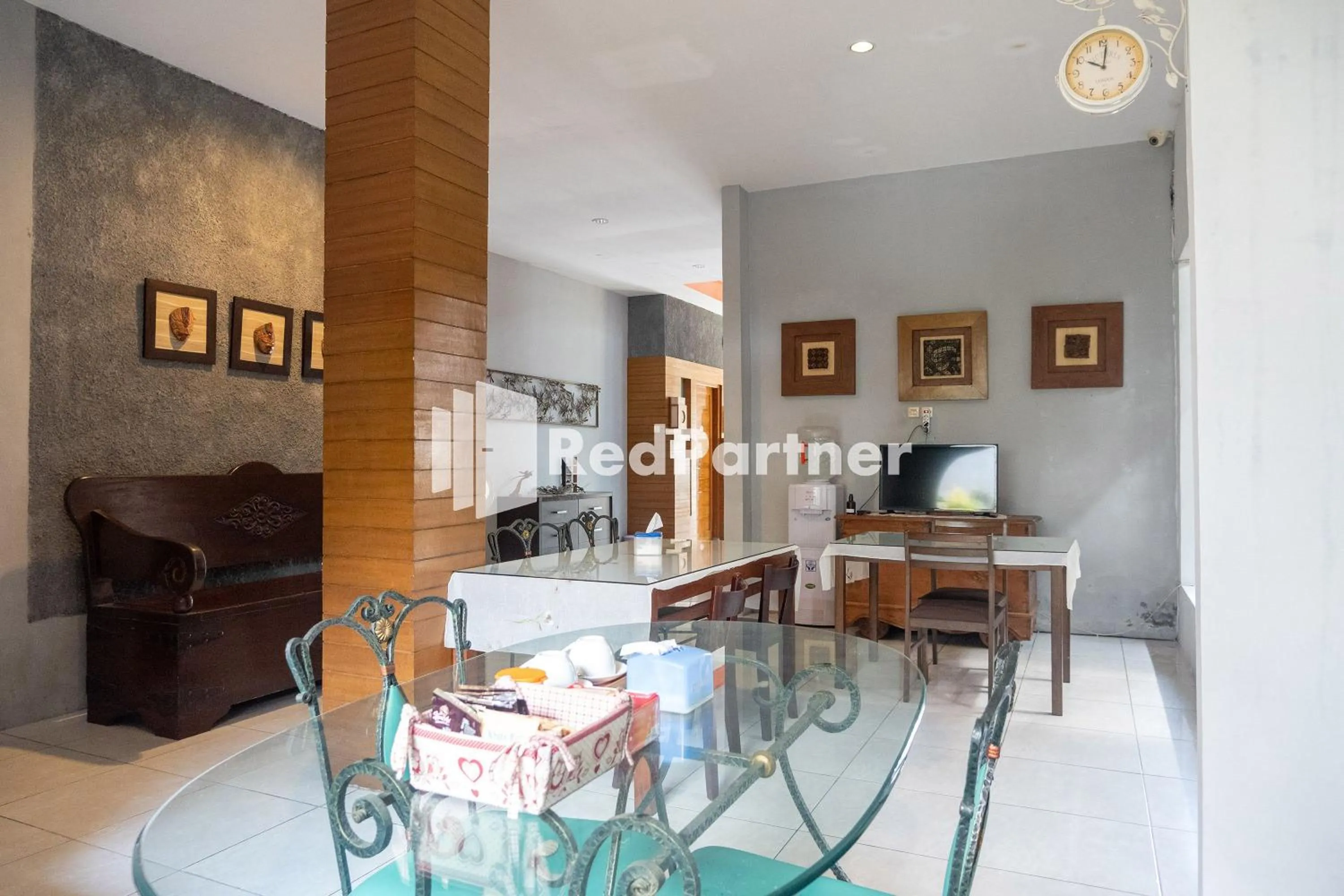 Living room in Omah Capung near Malioboro Area Mitra RedDoorz