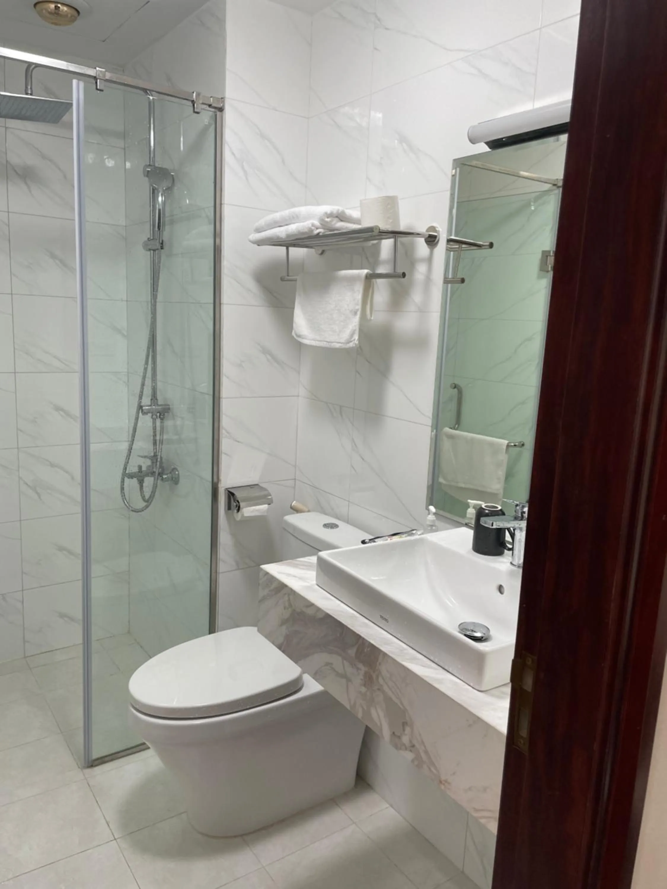 Shower in Hanvet Boutique Hotel