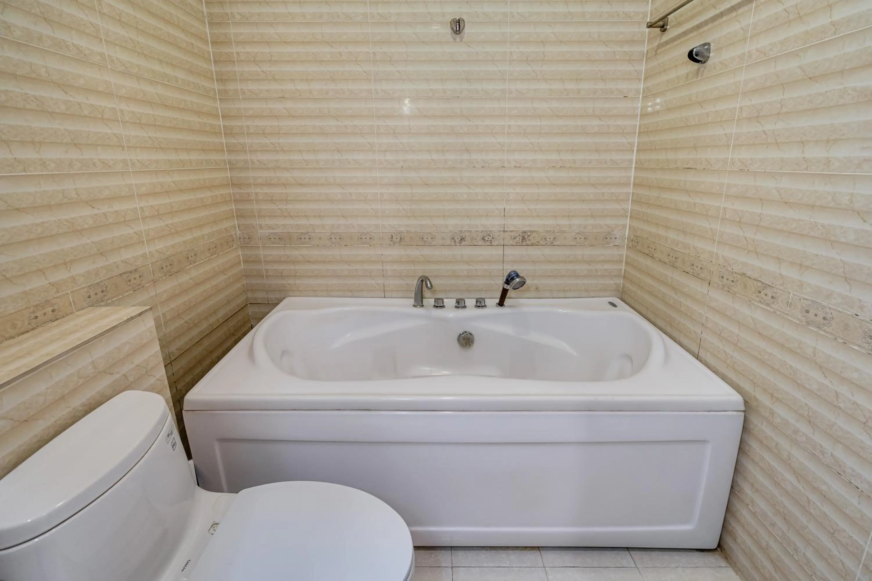 Bath in WE HOME Japan Town