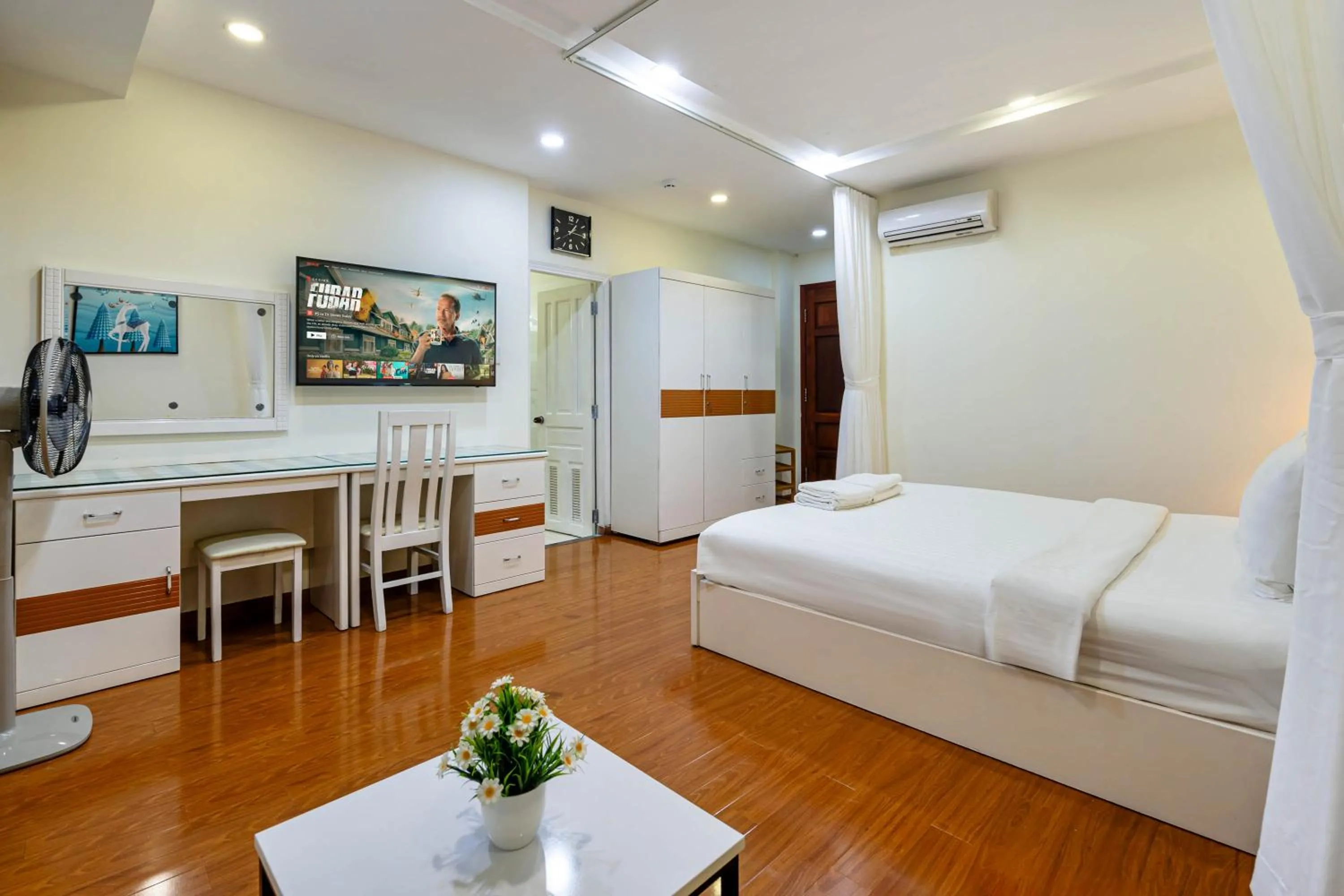 Communal lounge/ TV room, Bed in WE HOME Japan Town