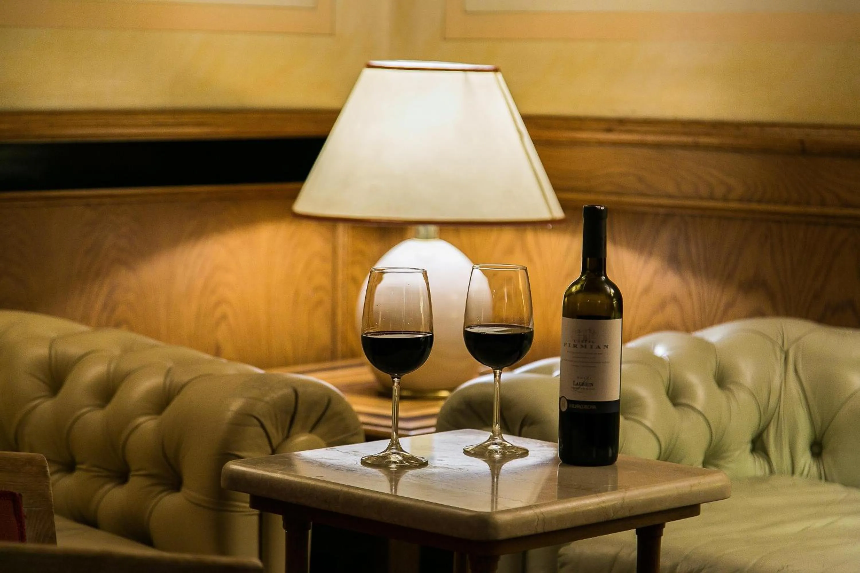 Communal lounge/ TV room in Hotel Posta R.T.A.