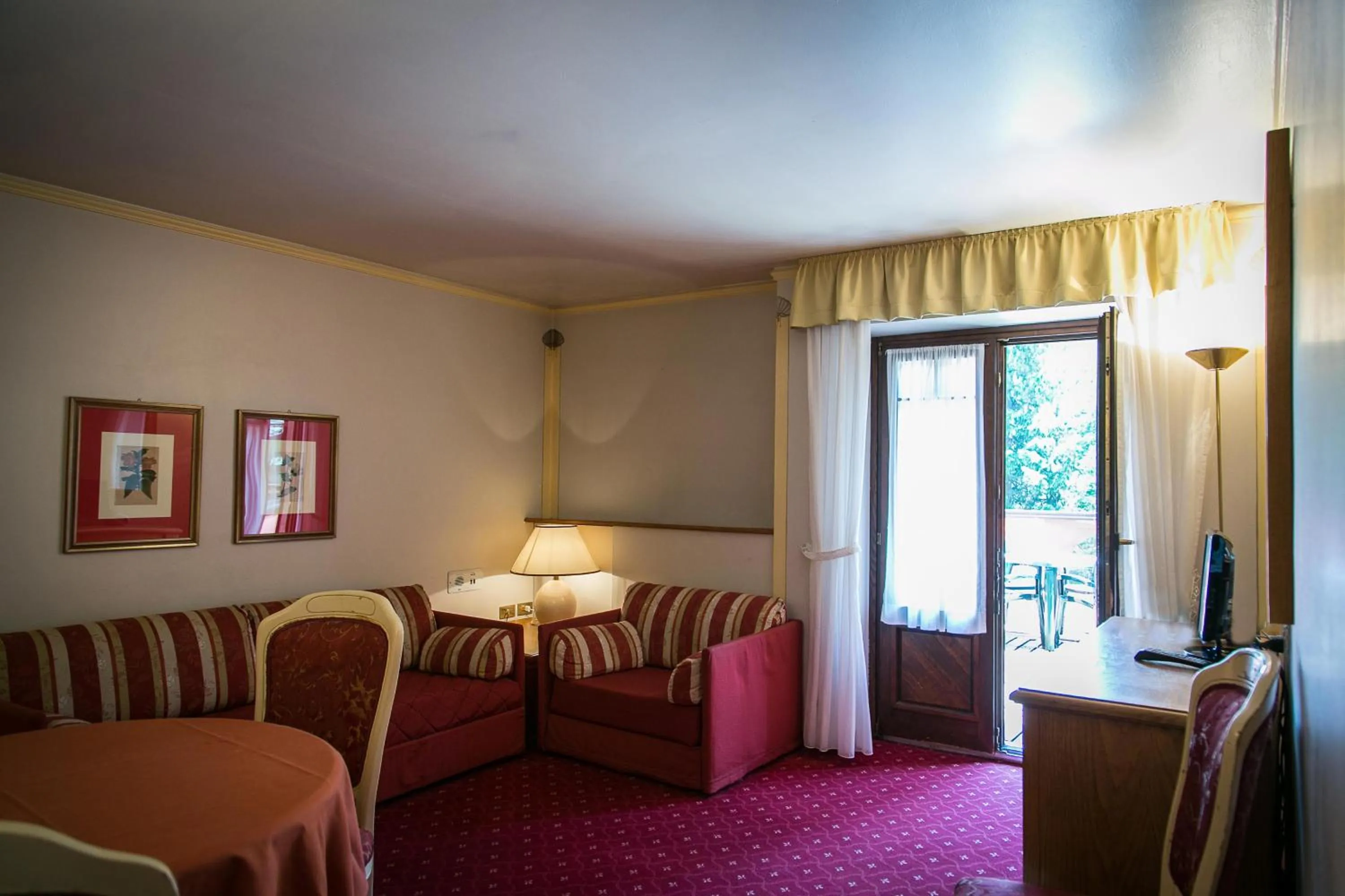 Living room, Bed in Hotel Posta R.T.A.