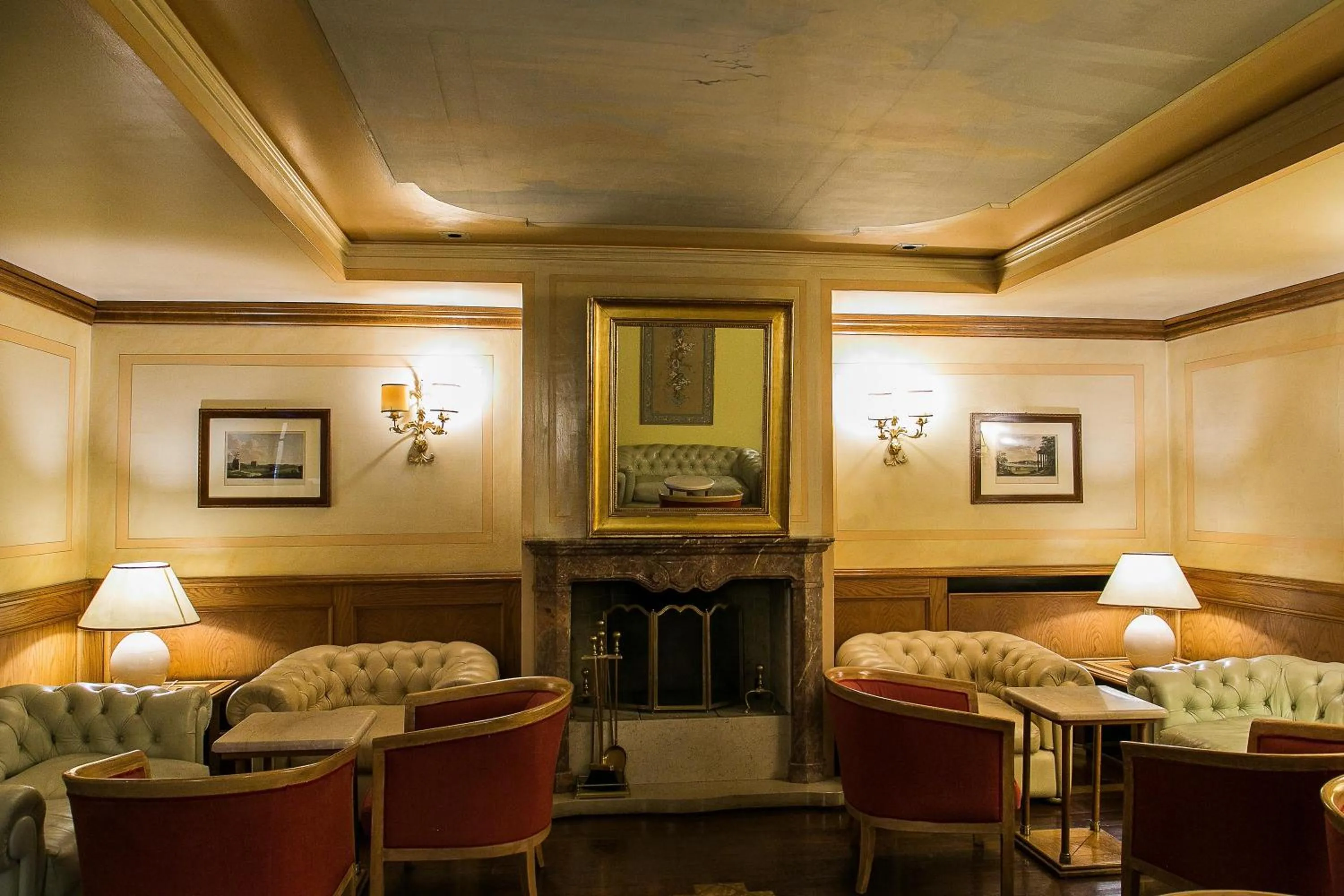 Communal lounge/ TV room in Hotel Posta R.T.A.