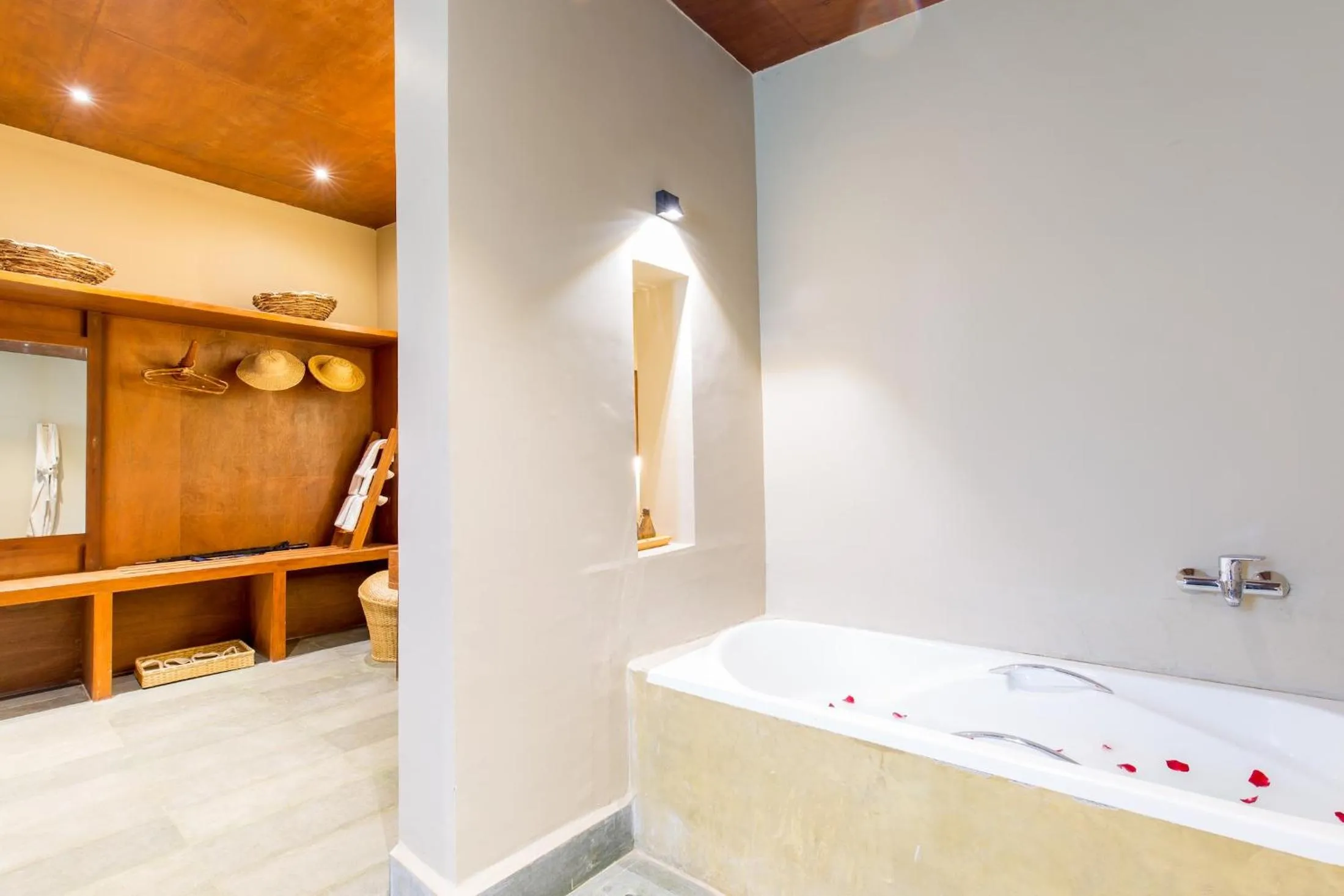 Bath in Sanctuary Chitwan National Park