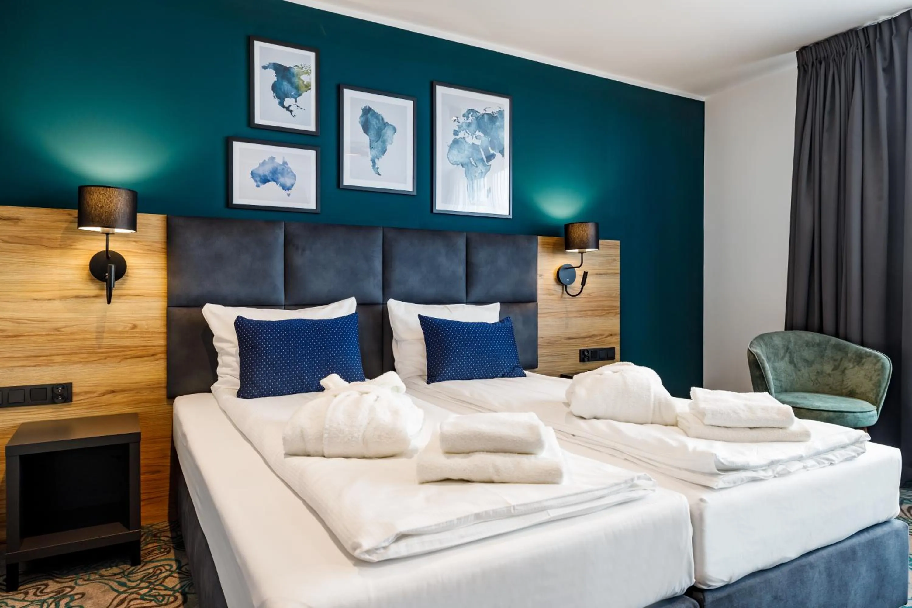 Seating area, Bed in Hotel Kyriad Stargard