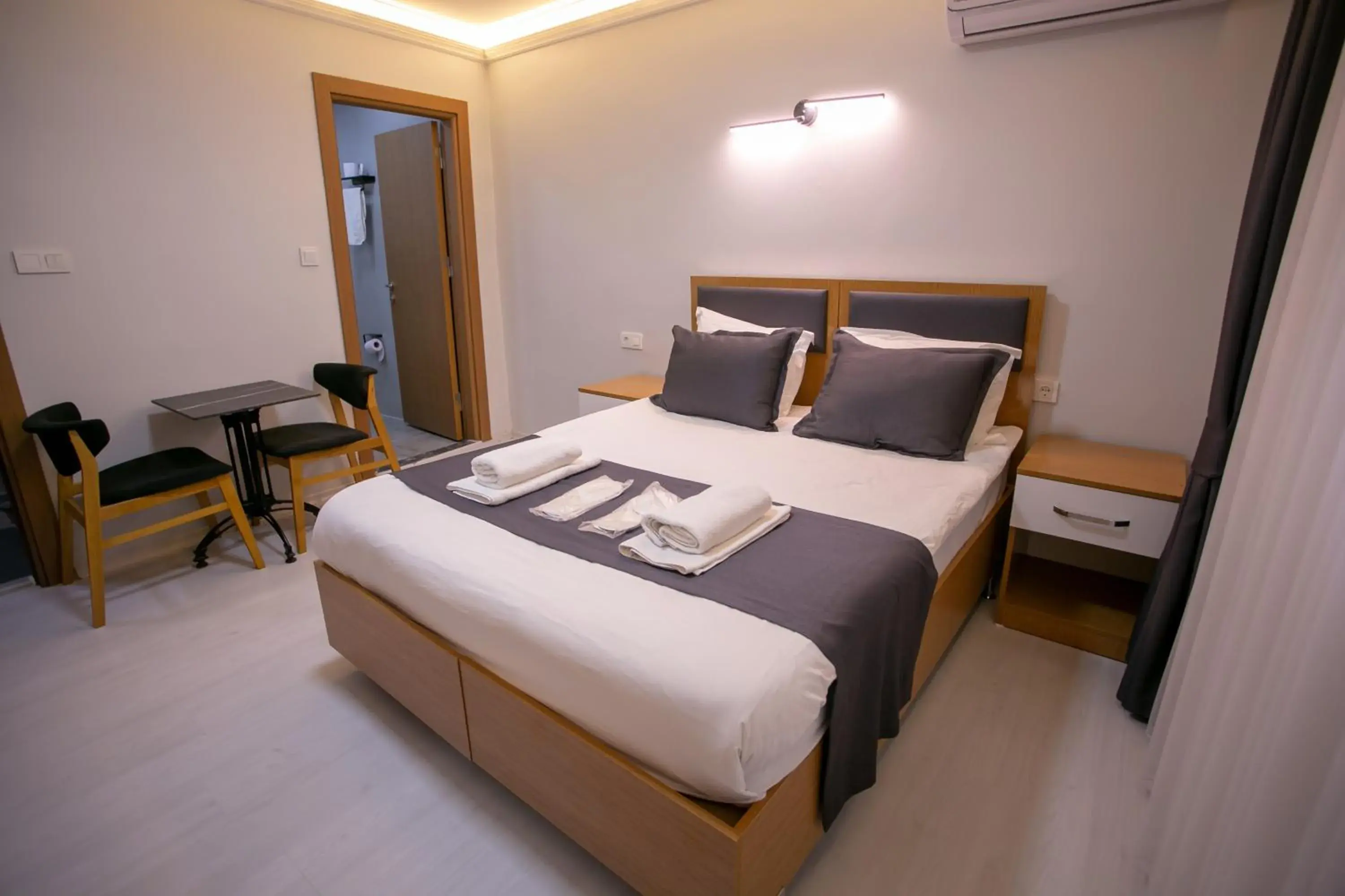 Photo of the whole room, Bed in BLAU GRÜN İSTANBUL OTEL Photo of the whole room, Bed in BLAU GRÜN İSTANBUL OTEL