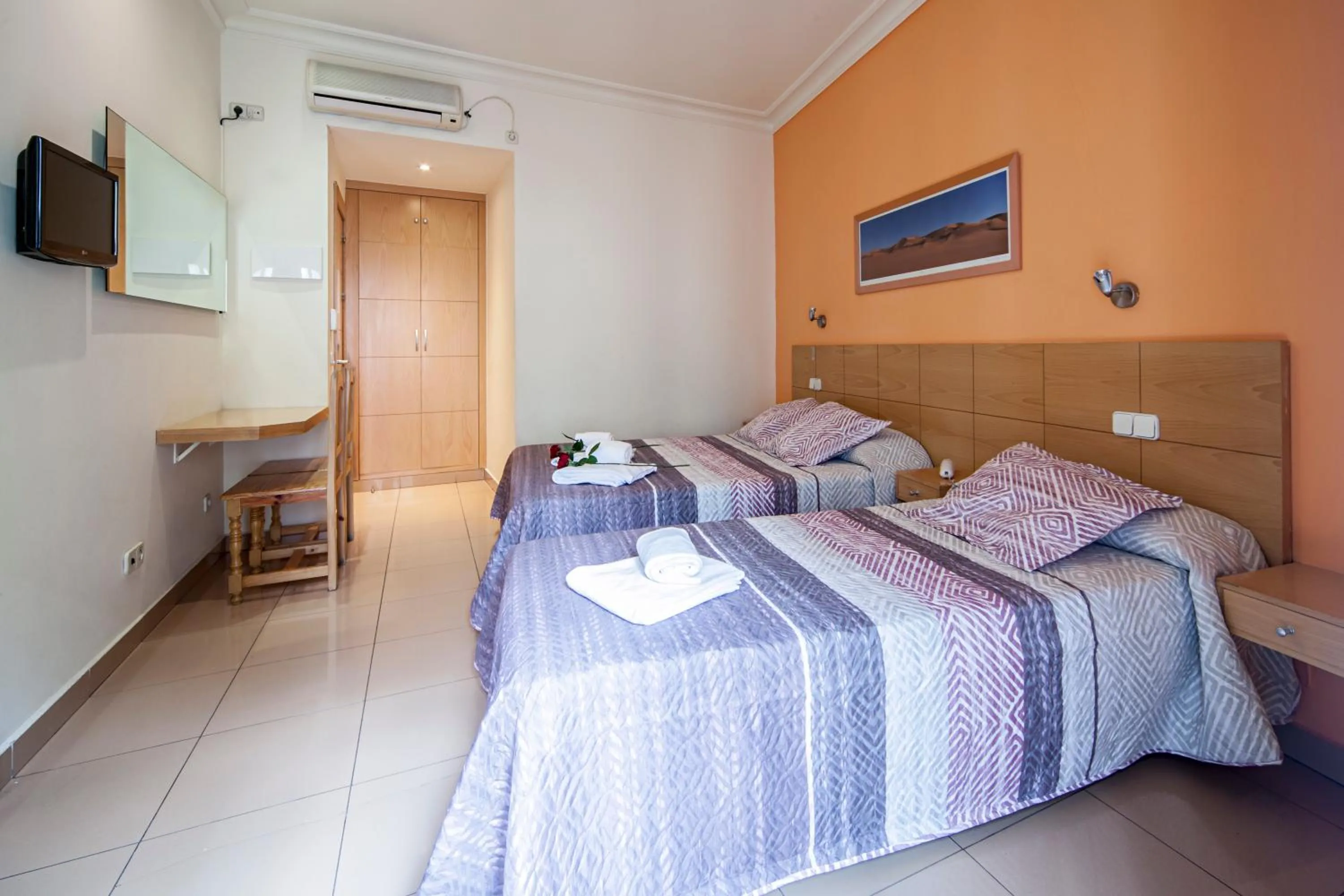 Bedroom, Bed in Hostal Inter Puerta del Sol AUTO CHECK IN