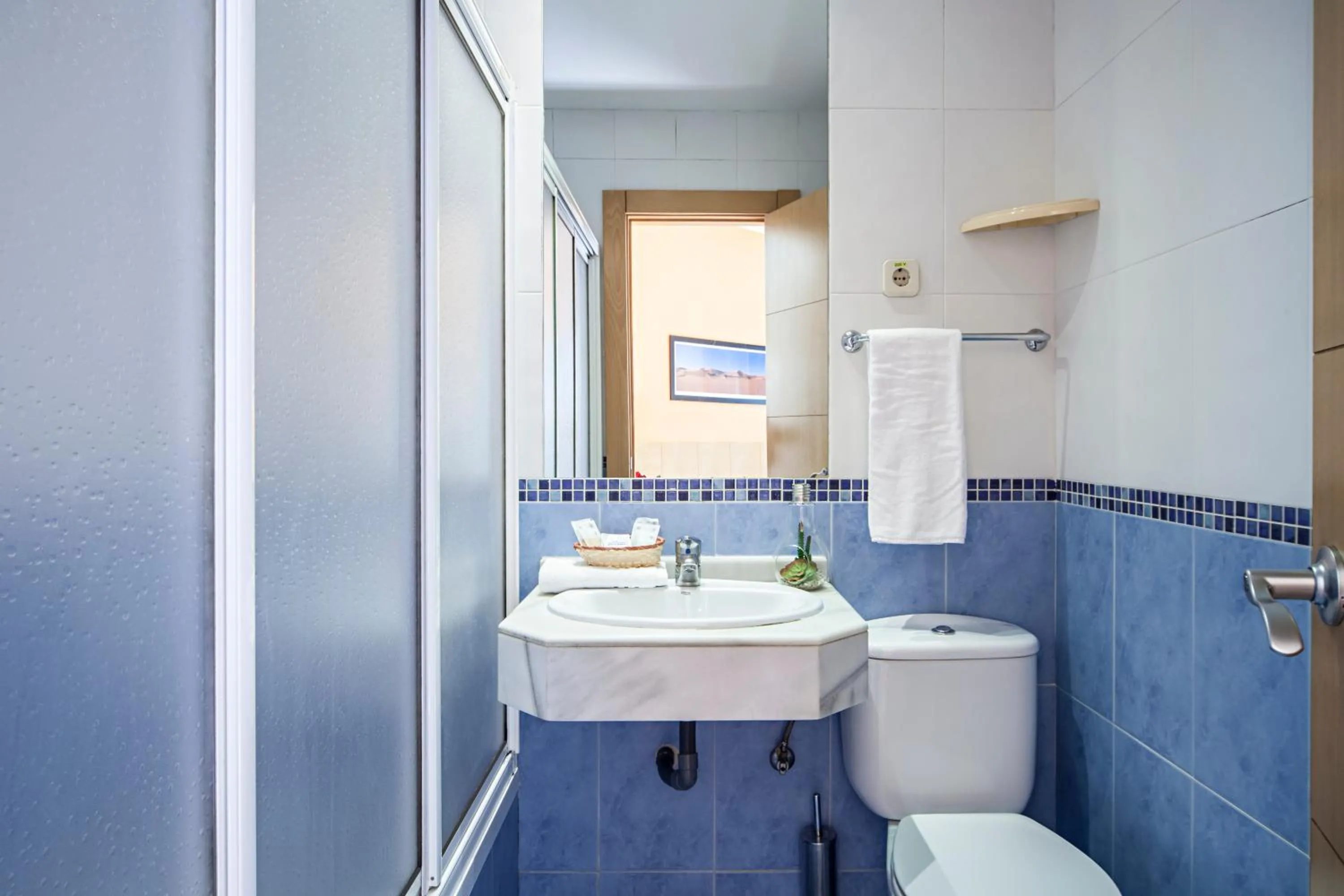 Bathroom in Hostal Inter Puerta del Sol AUTO CHECK IN