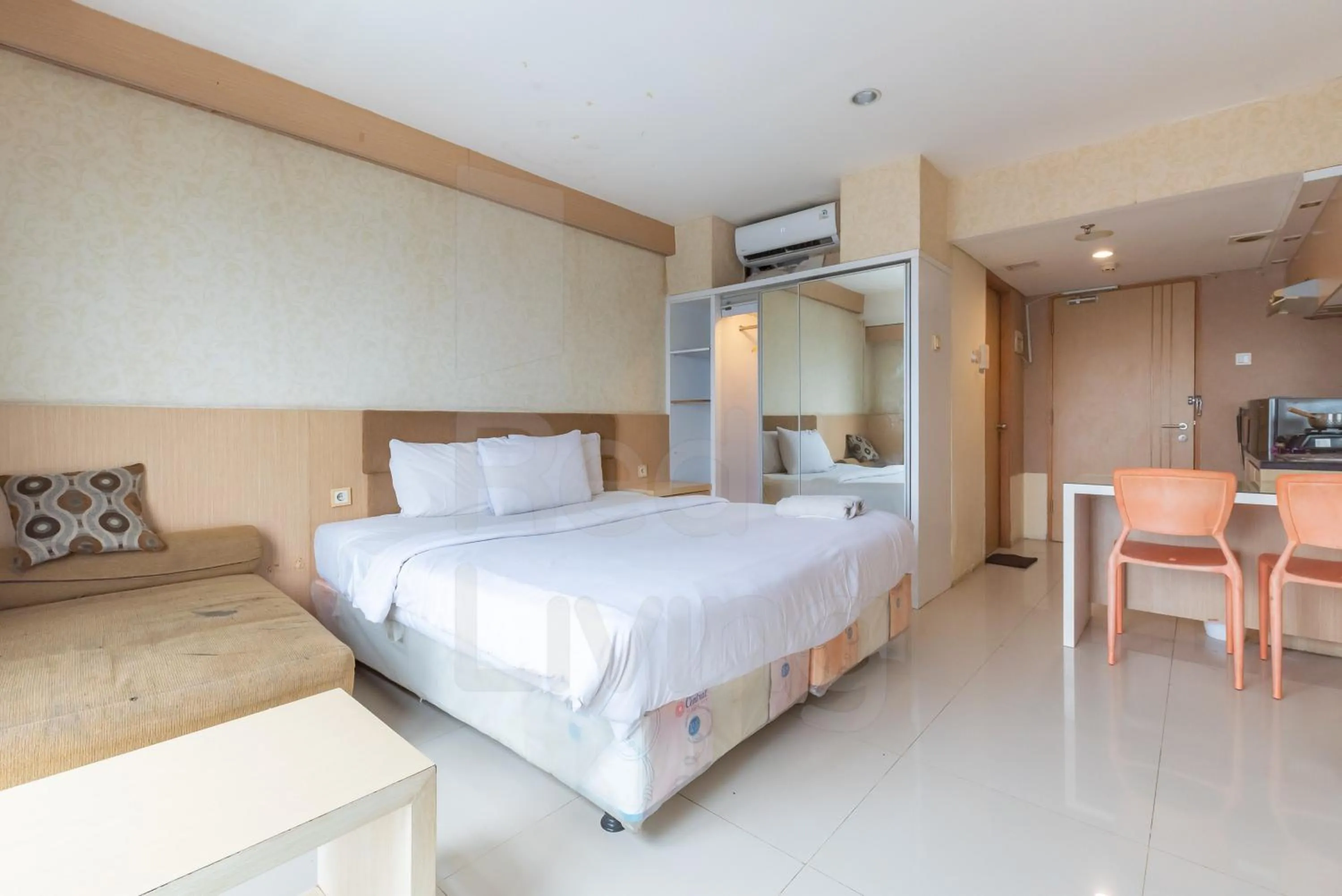 Bedroom, Bed in RedLiving Apartemen Star Semarang - Sky Tower Lantai 22