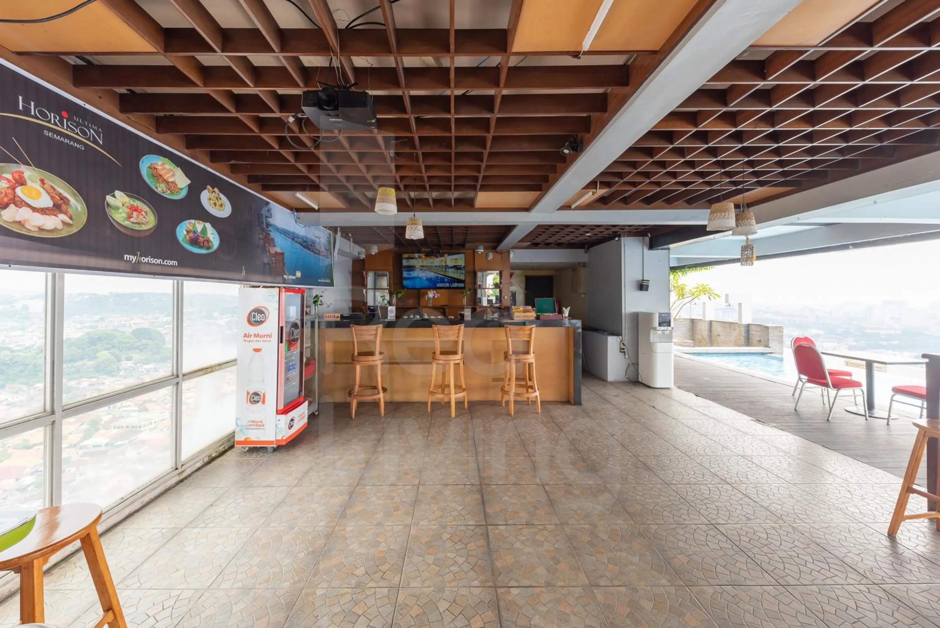 Restaurant/places to eat in RedLiving Apartemen Star Semarang - Sky Tower Lantai 22