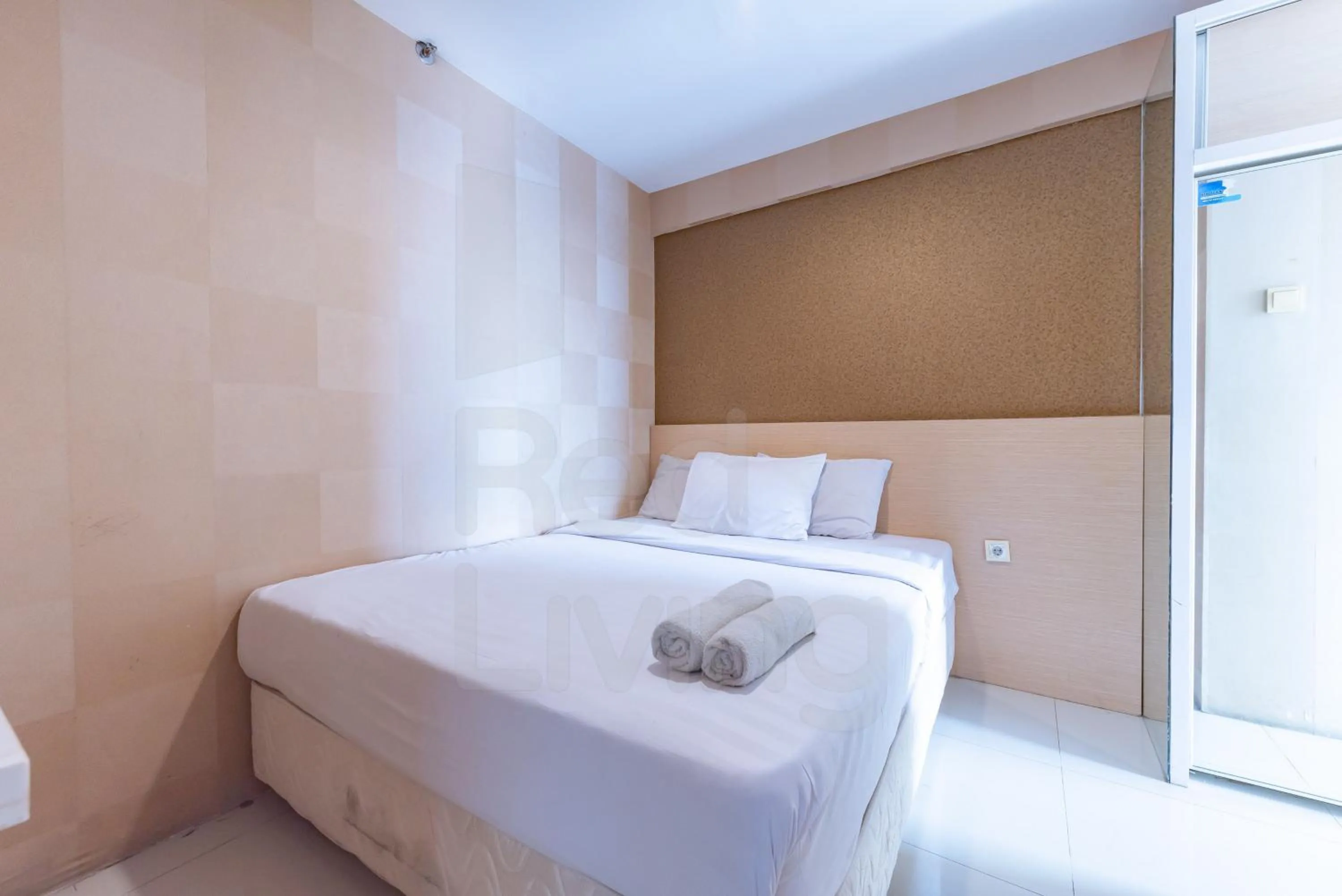 Bedroom, Bed in RedLiving Apartemen Star Semarang - Sky Tower Lantai 22