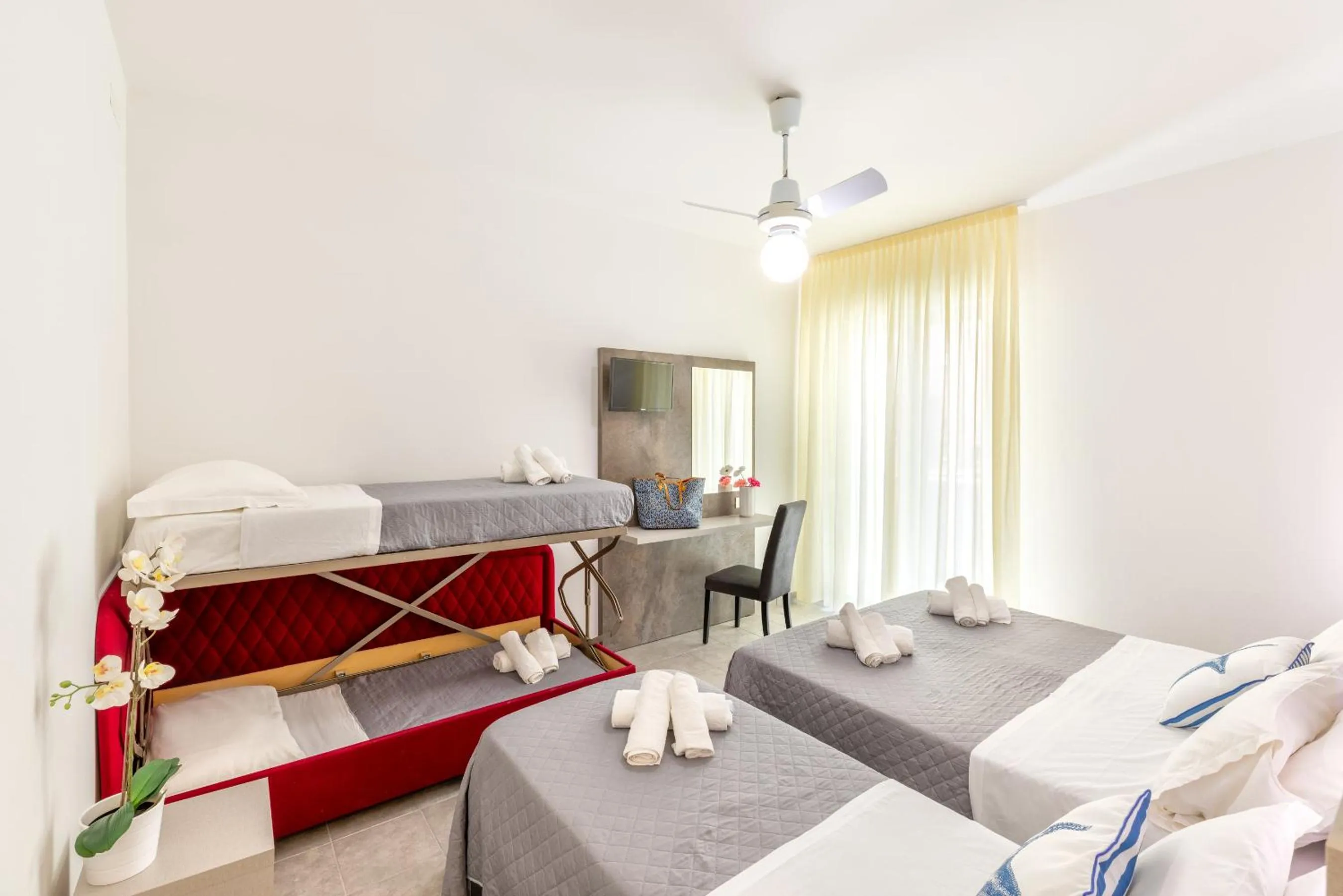 Photo of the whole room in Hotel Condor-New 2024-Con Piscina