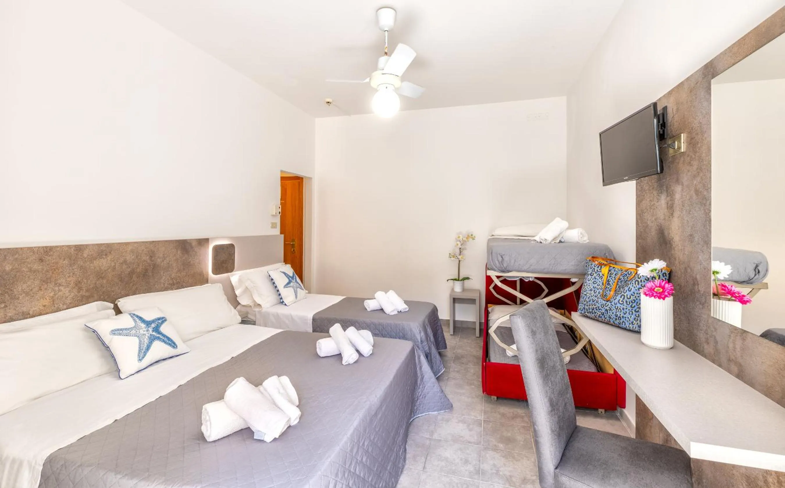 Bathroom in Hotel Condor-New 2024-Con Piscina