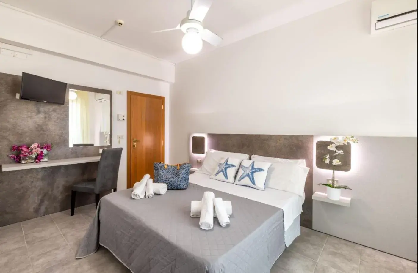 Double Room with Balcony in Hotel Condor-New 2024-Con Piscina Double Room with Balcony in Hotel Condor-New 2024-Con Piscina