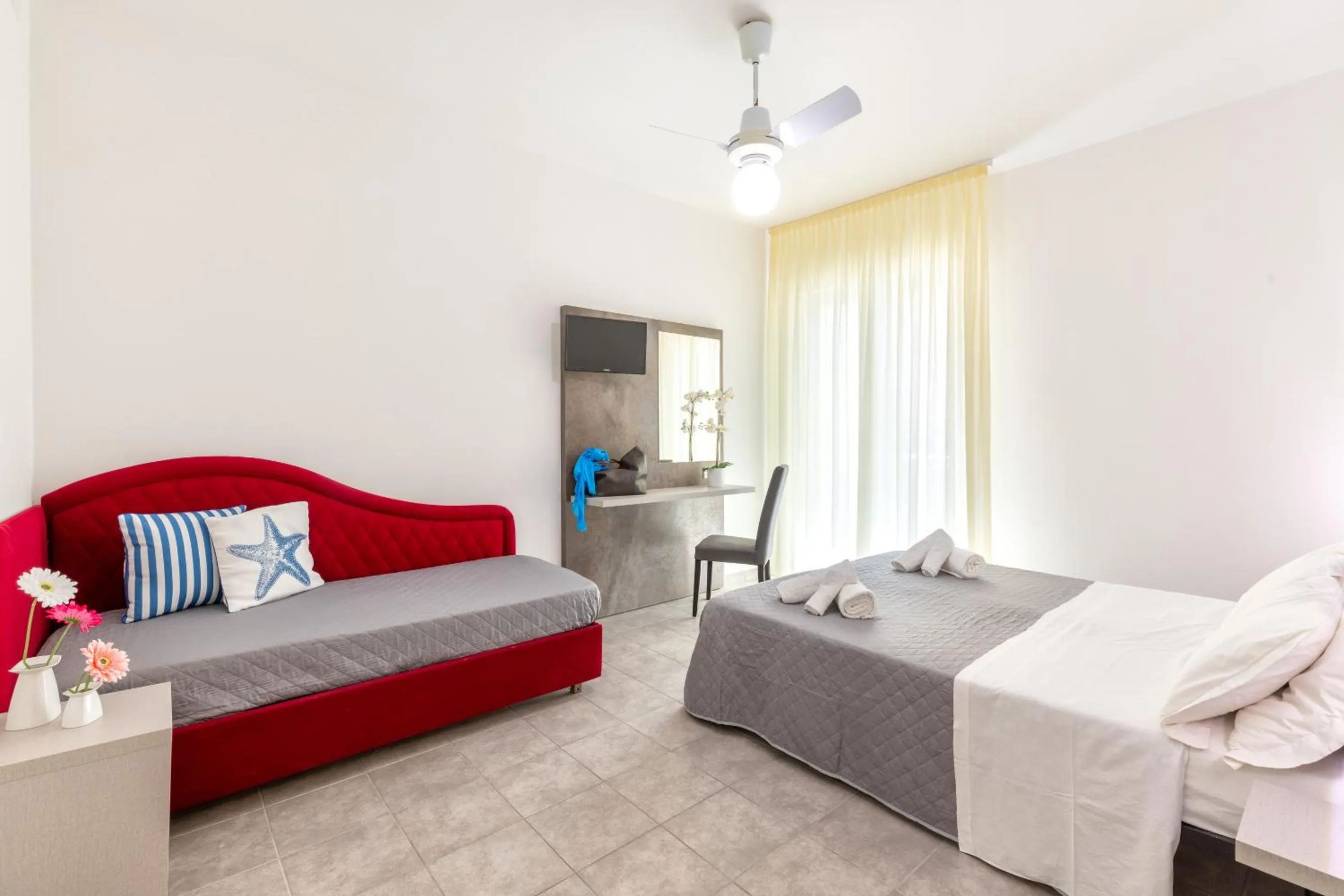 Photo of the whole room in Hotel Condor-New 2024-Con Piscina