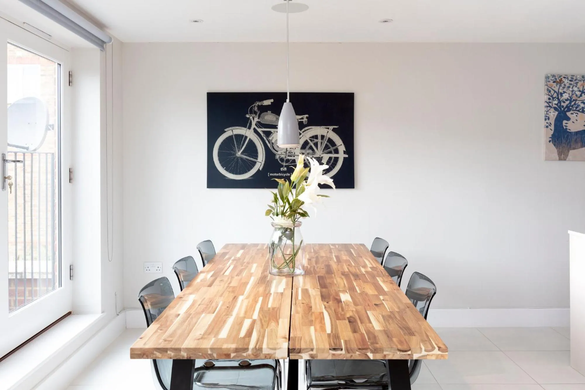 Fabulous Central Windsor Town House With Parking