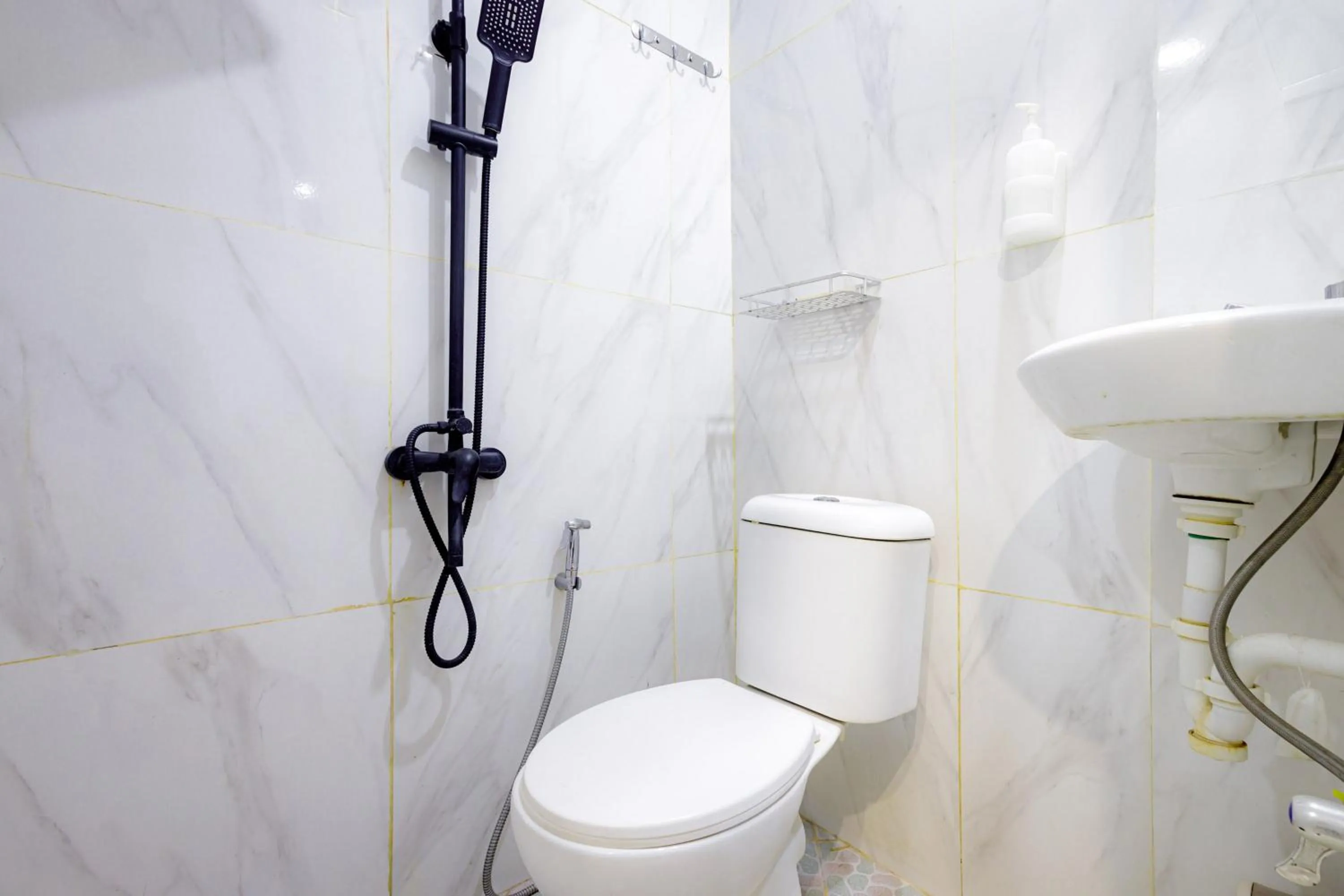 Bathroom in Urbanview Hotel Kota Tua Jakarta