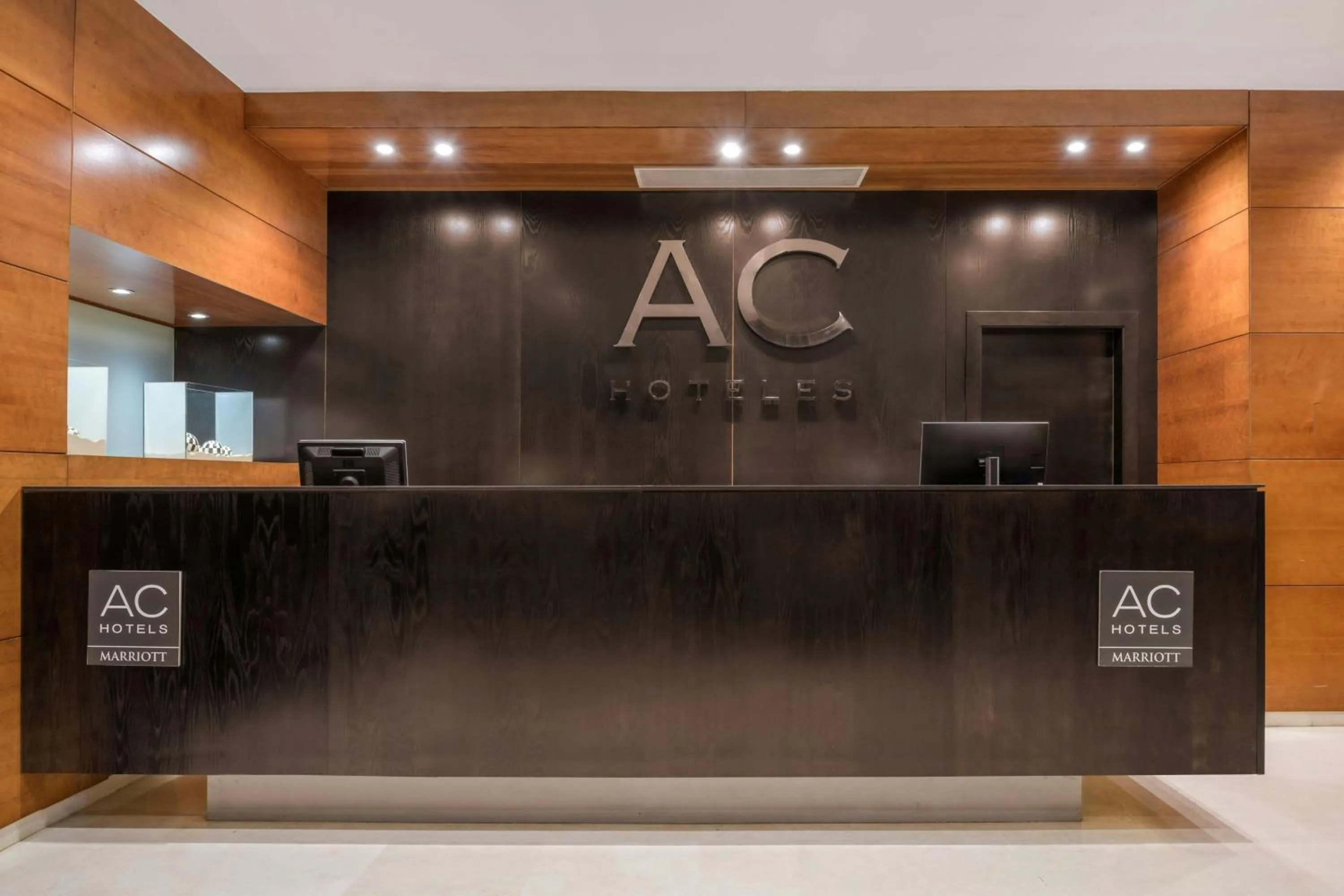Lobby or reception in AC Hotel Palencia by Marriott