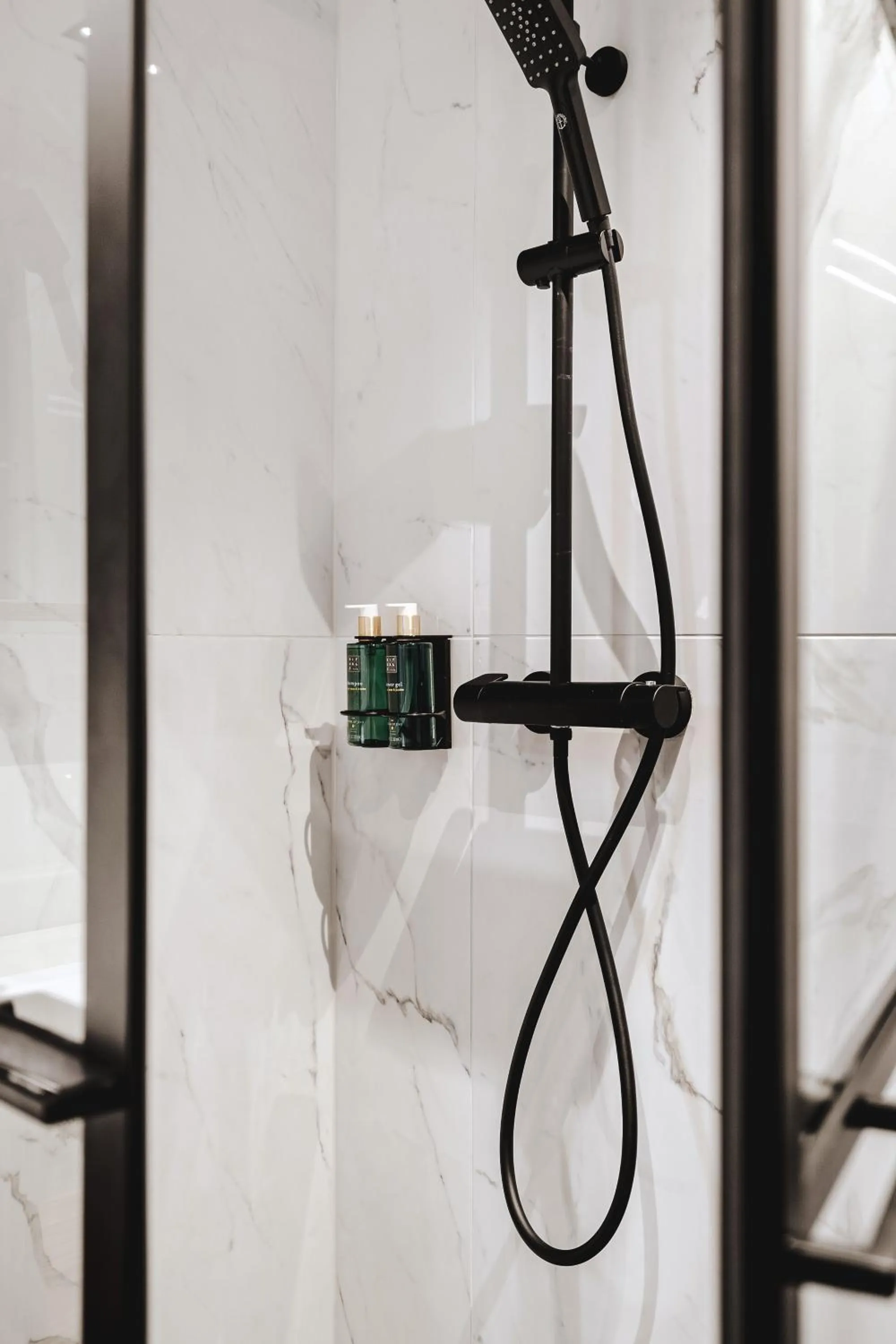 Shower in Enter St. Elisabeth Suites