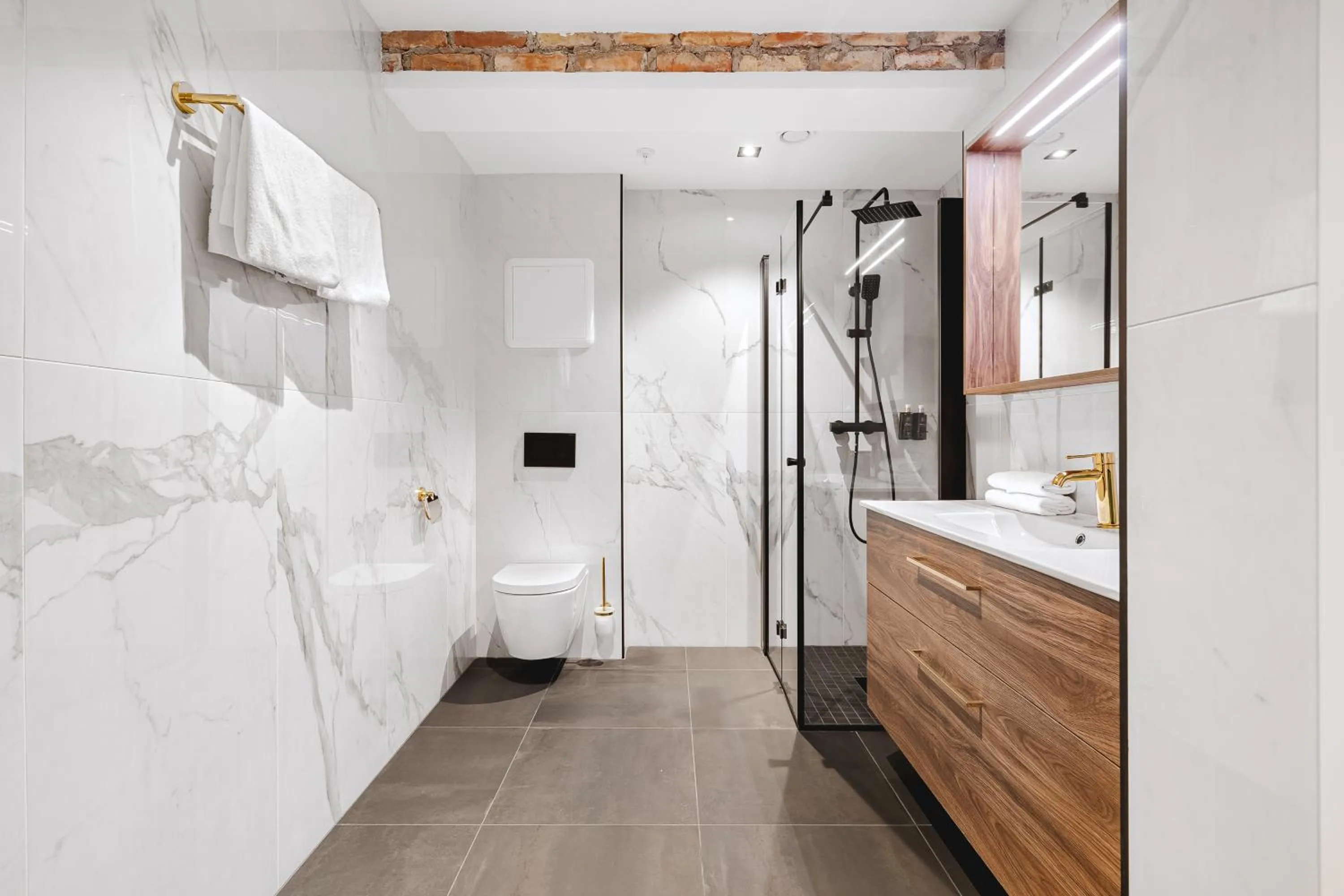 Bathroom in Enter St. Elisabeth Suites