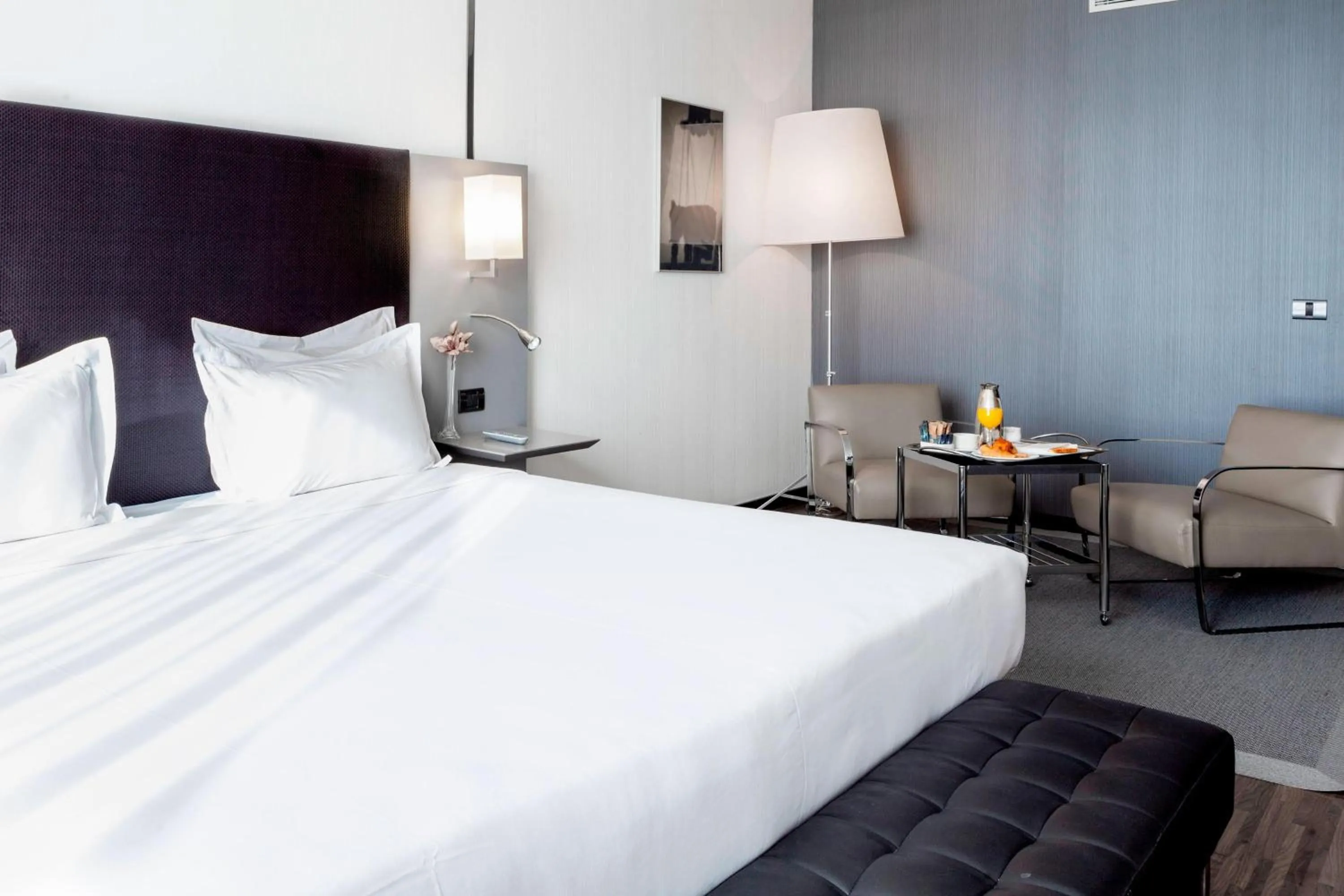 Bedroom, Bed in AC Hotel by Marriott Madrid Airport