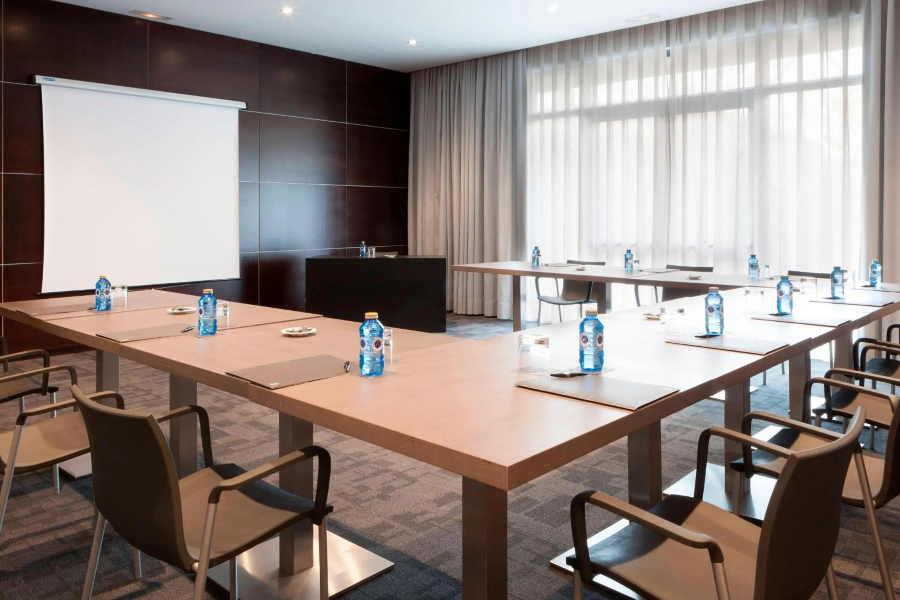 Meeting/conference room in AC Hotel by Marriott Madrid Airport