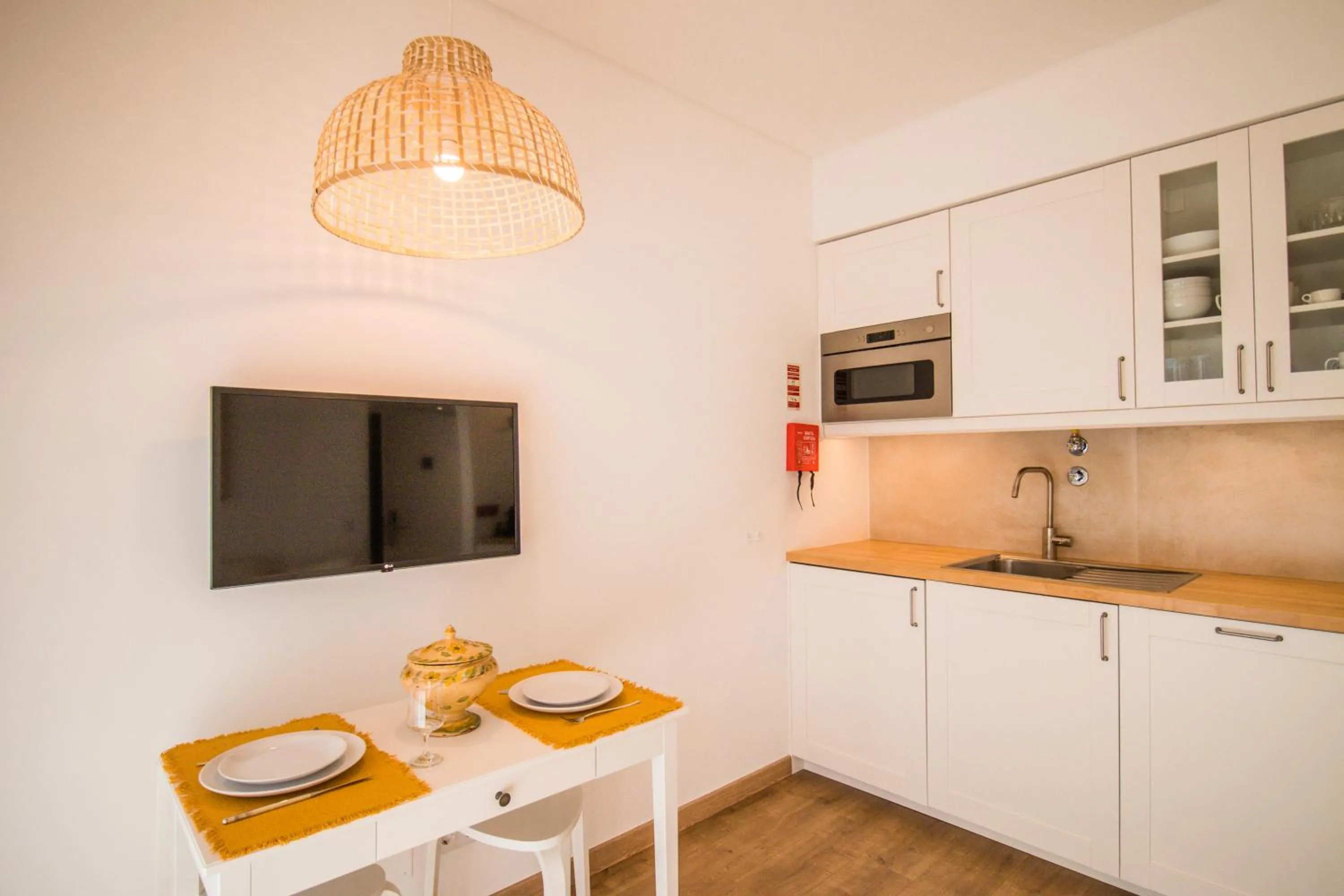 188 Apartments - Buganvília - pool and balcony