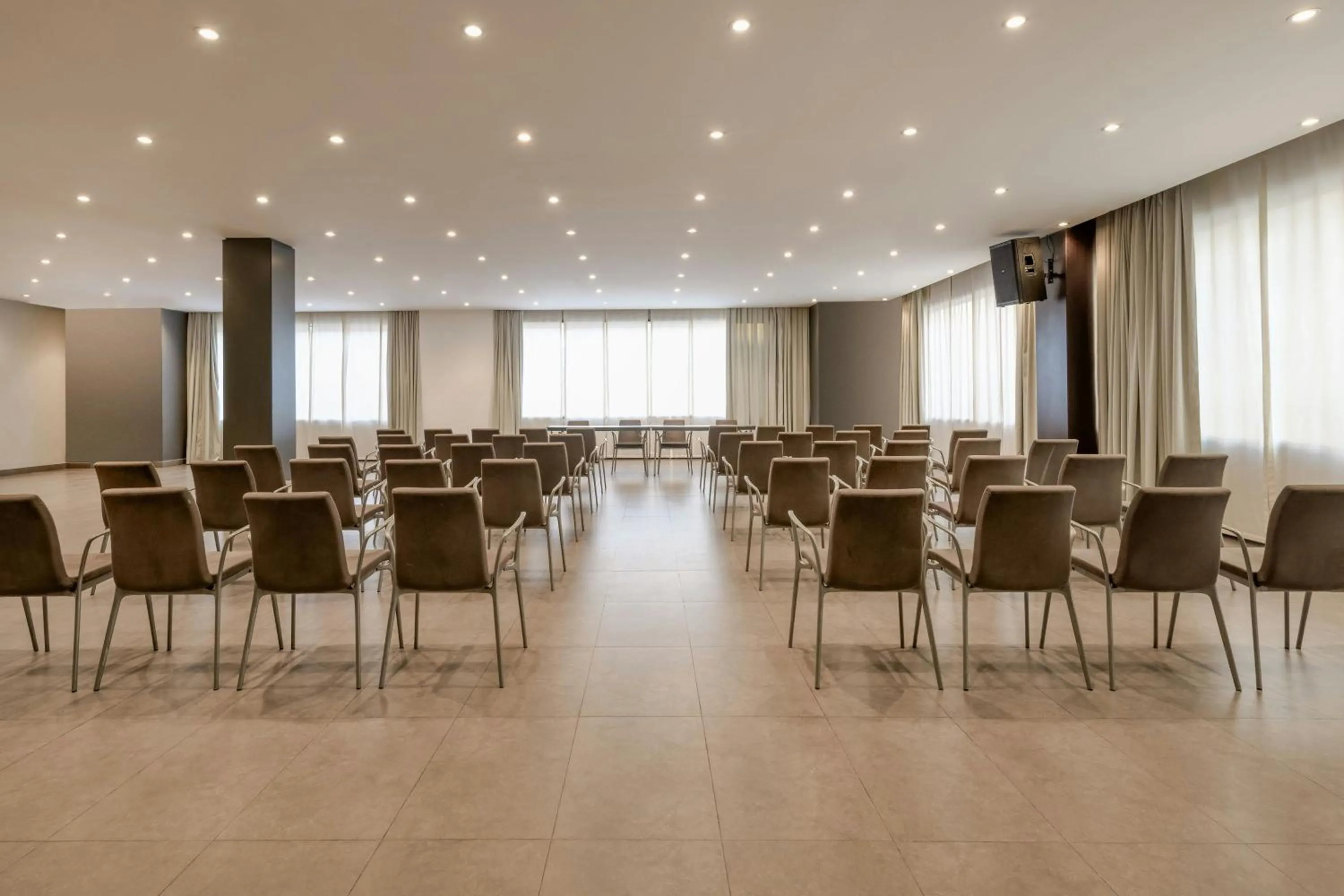 Meeting/conference room in AC Hotel Elda by Marriott