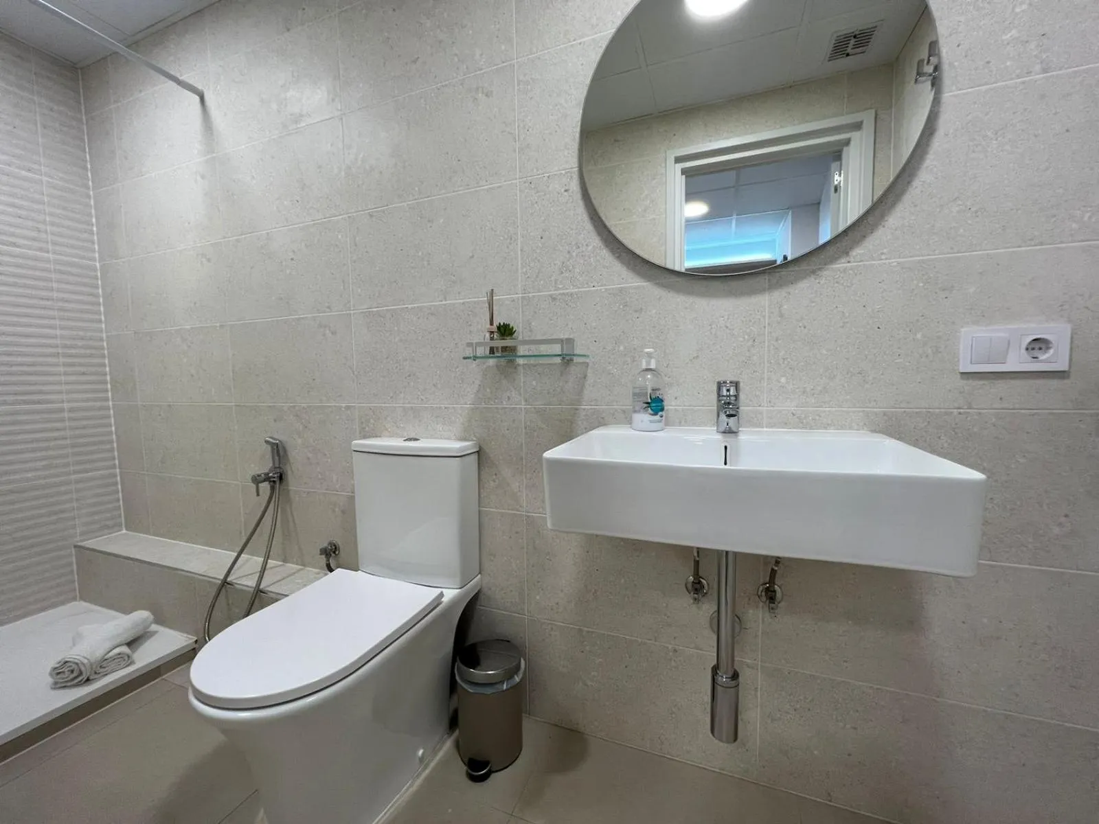 Toilet in Carbonell 1