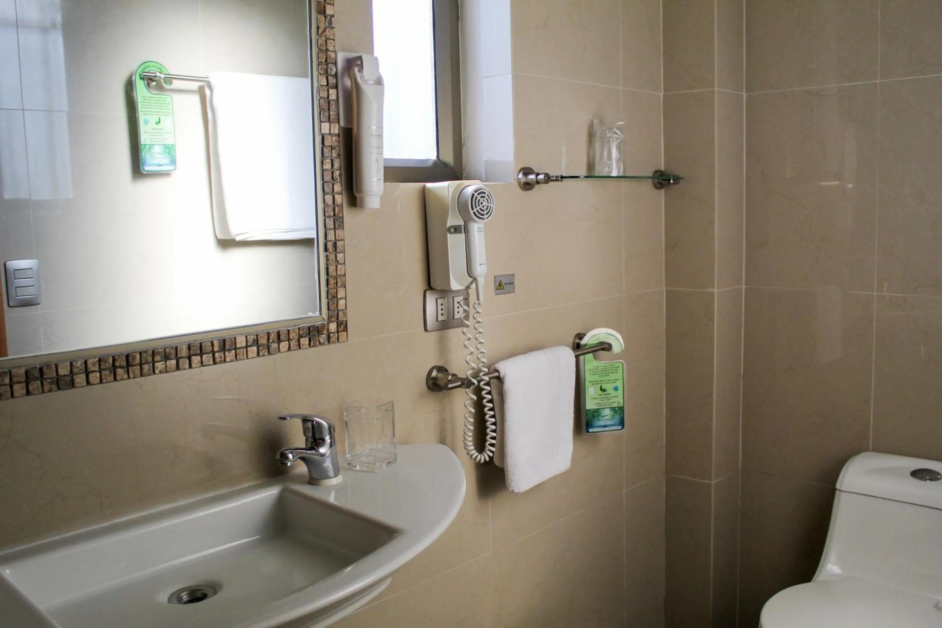 Bathroom in Hotel Ontiveros