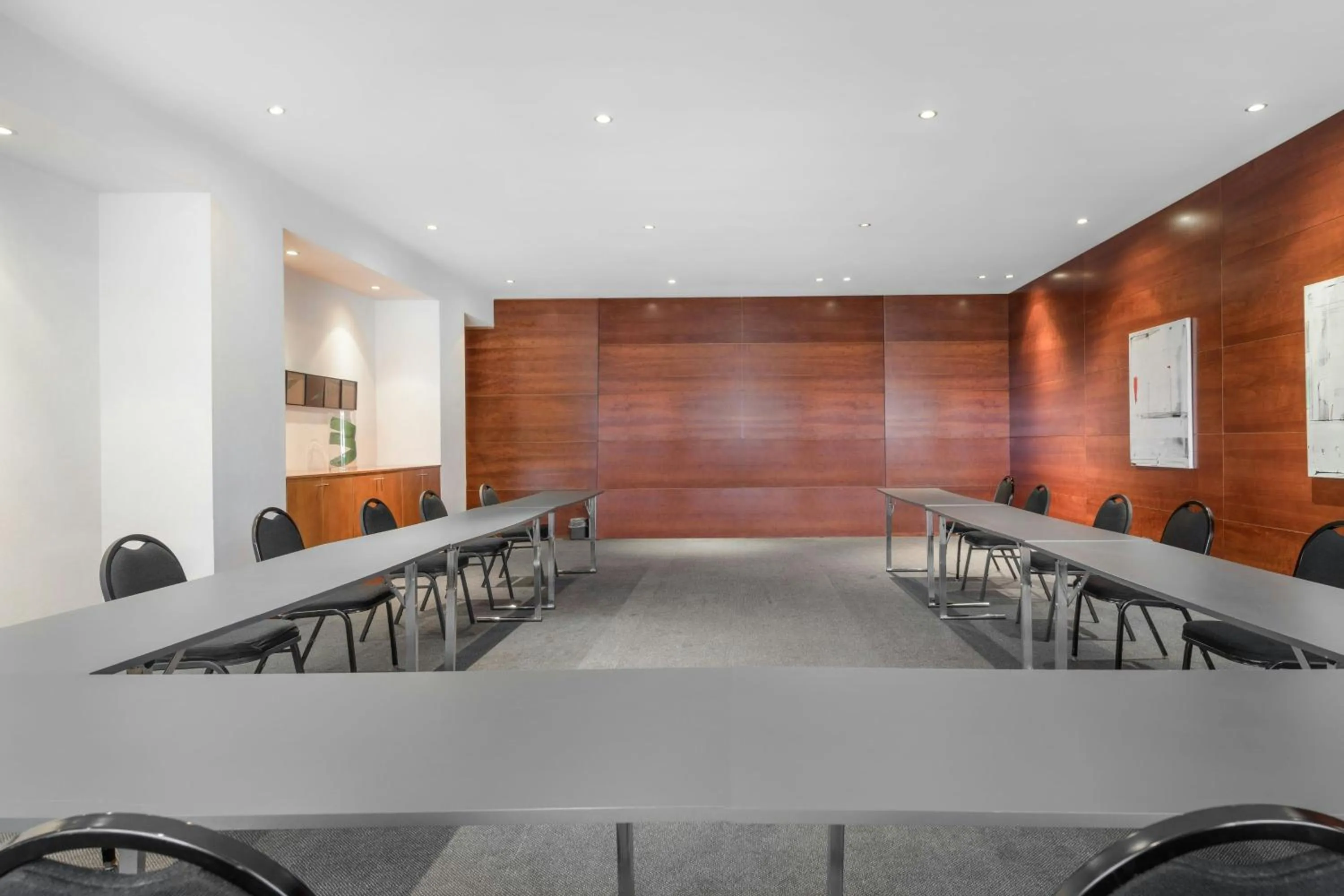 Meeting/conference room in AC Hotel Alcalá de Henares by Marriott
