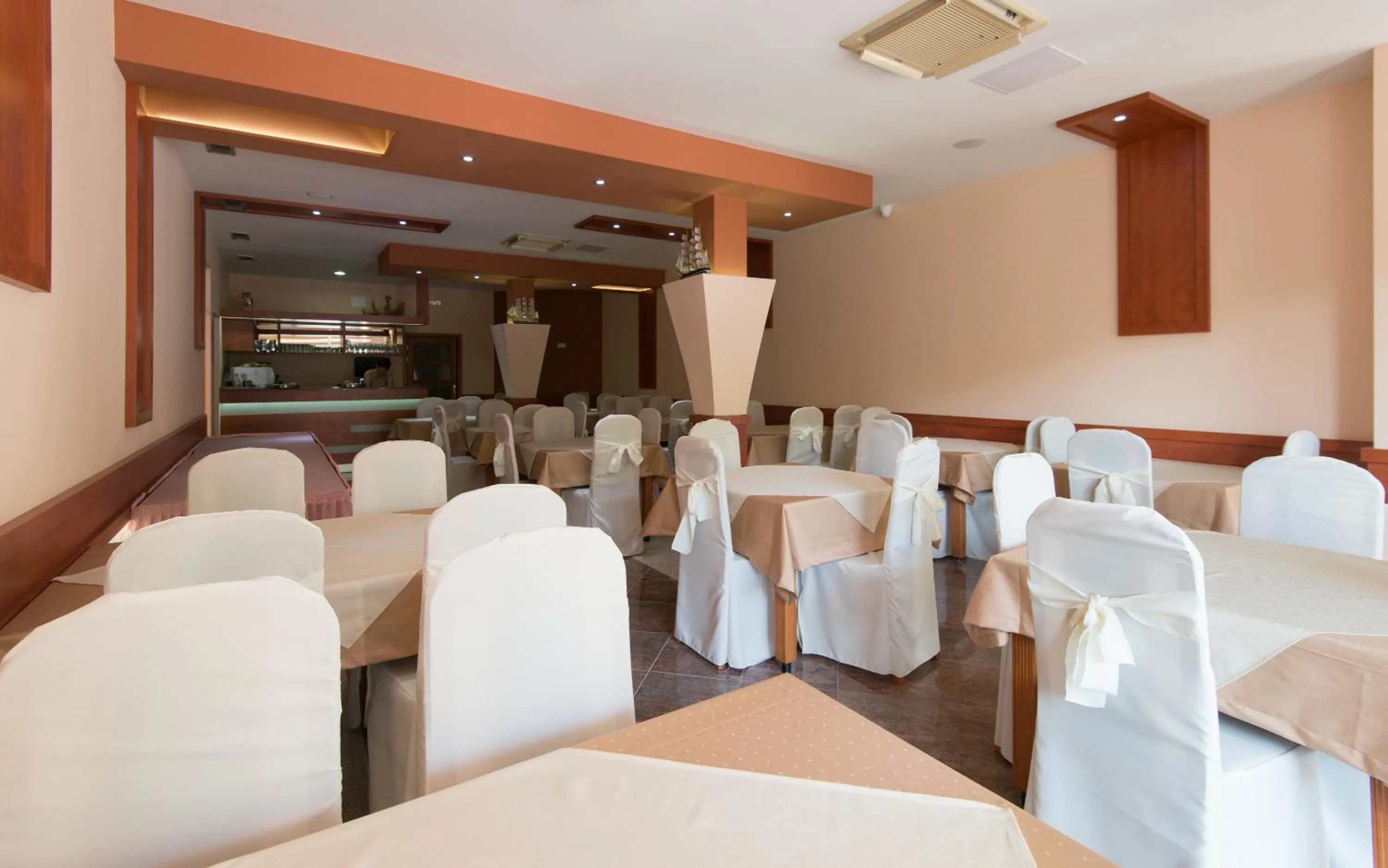 Restaurant/places to eat in Hotel Villa Matic