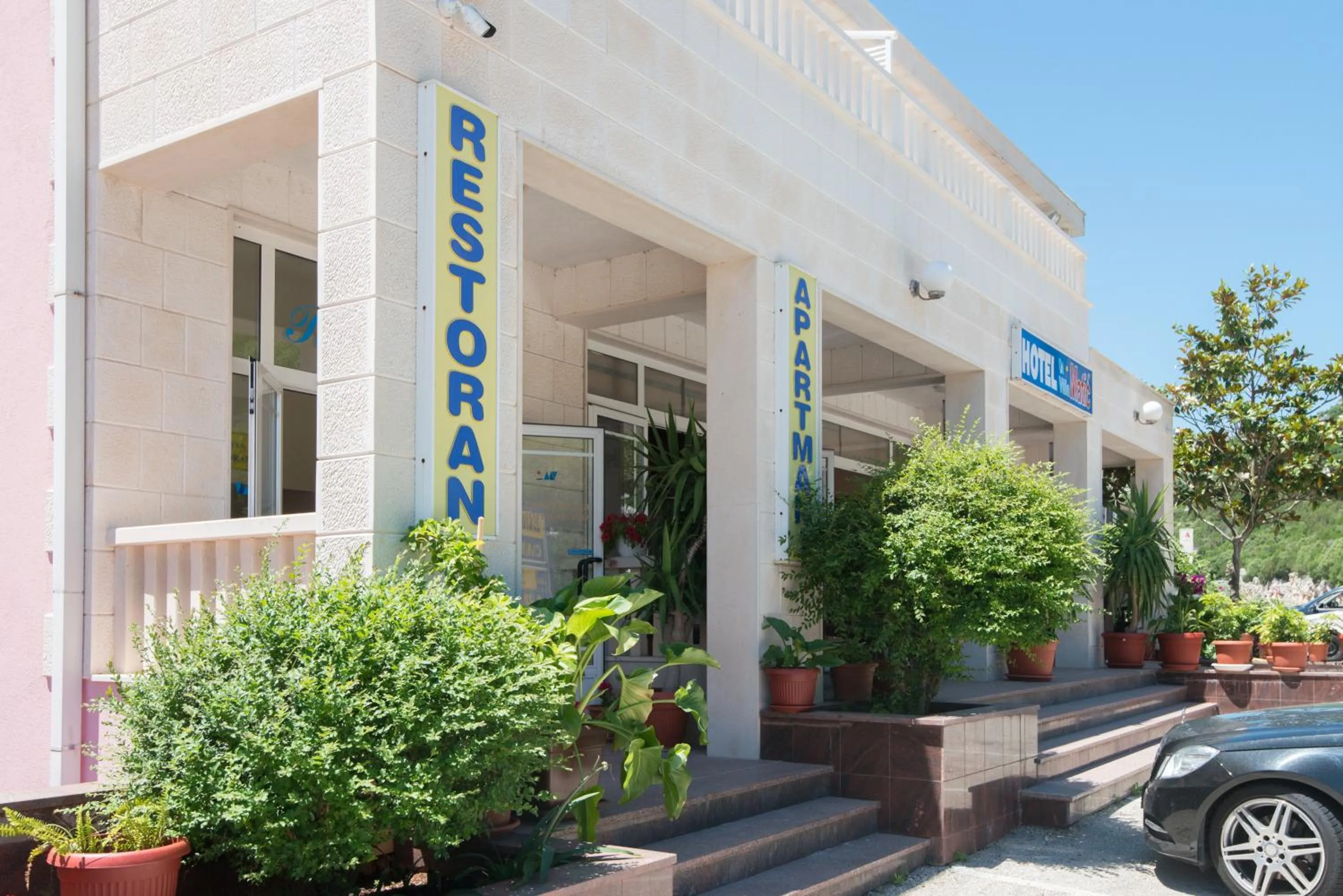 Facade/entrance in Hotel Villa Matic