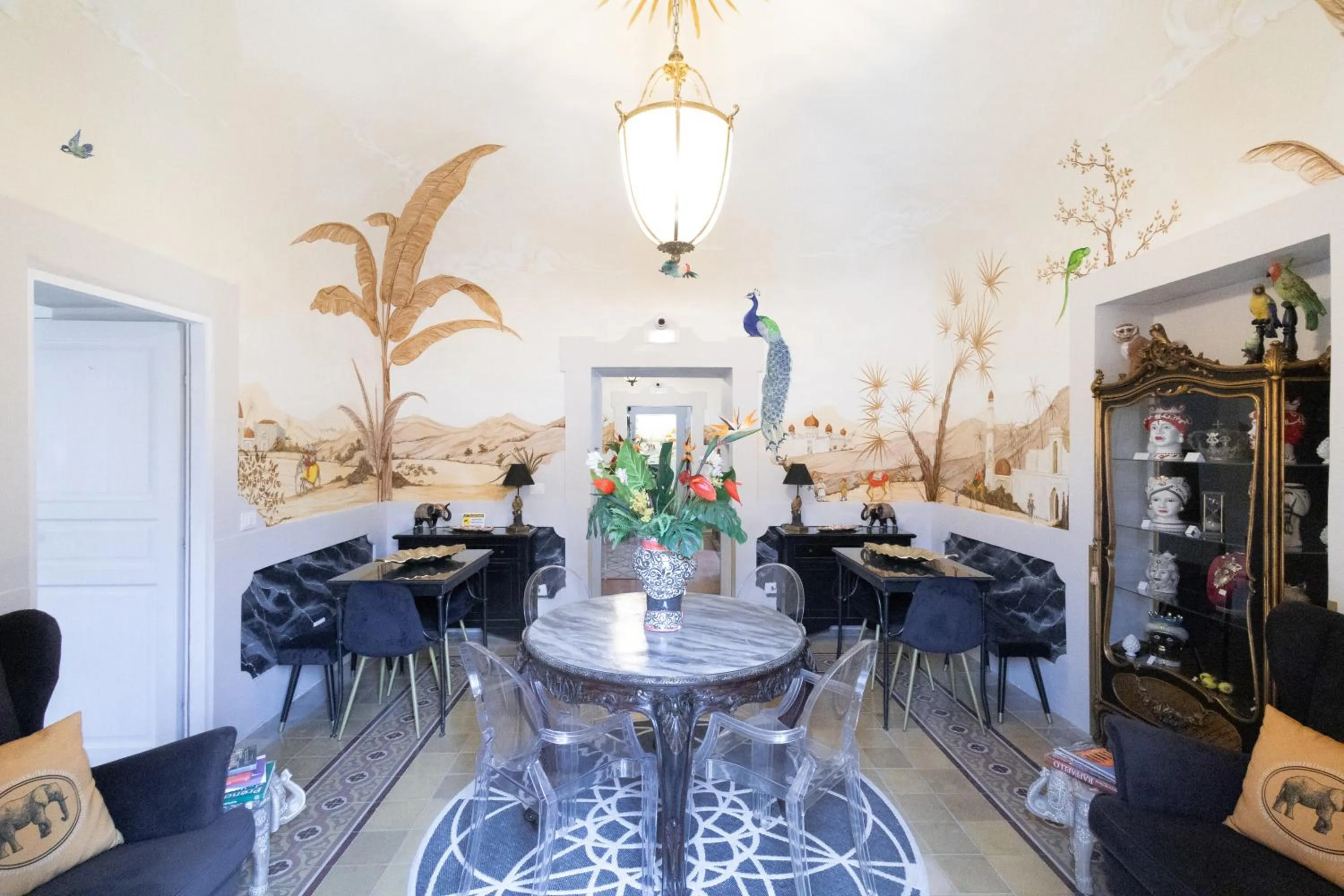 Communal lounge/ TV room in Il Moresco Catania