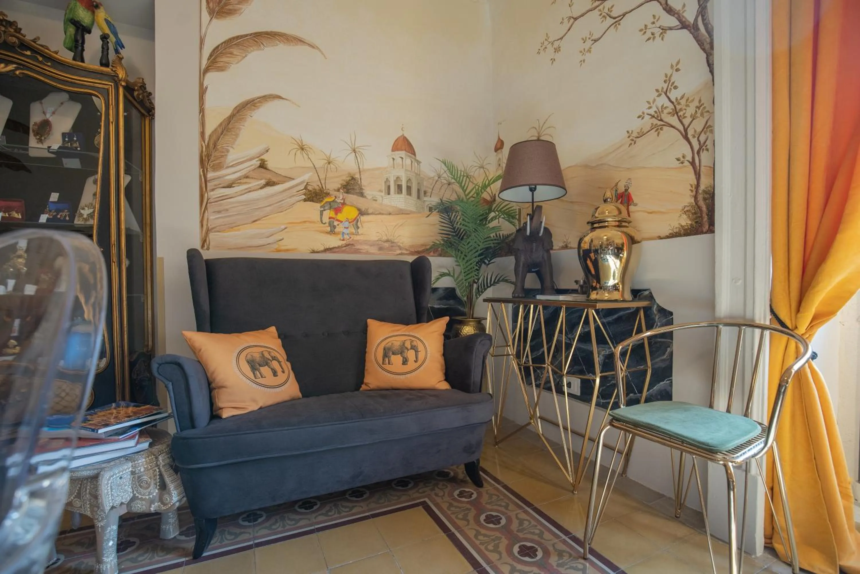 Communal lounge/ TV room in Il Moresco Catania