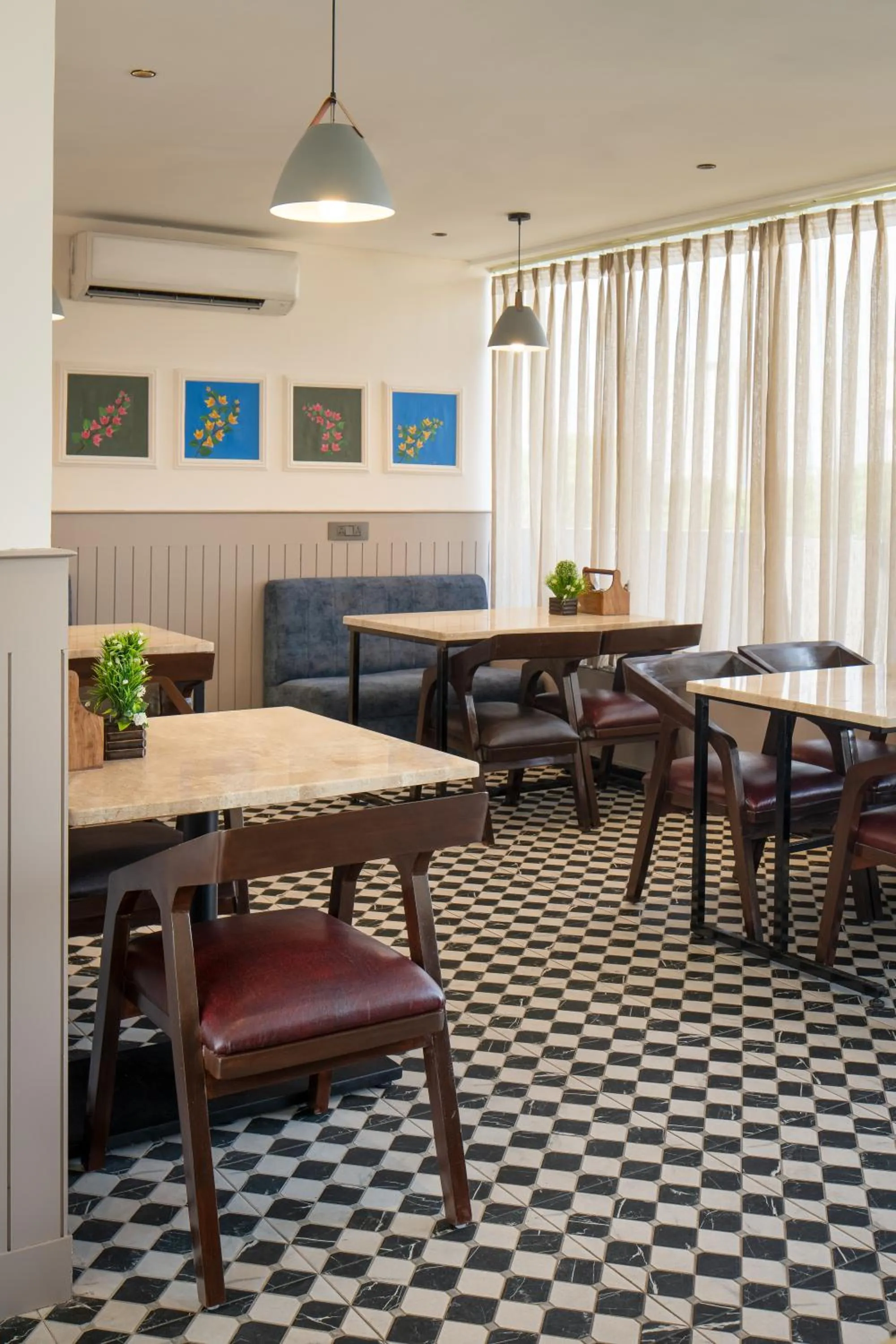 Restaurant/places to eat in The Aldott Cyber City