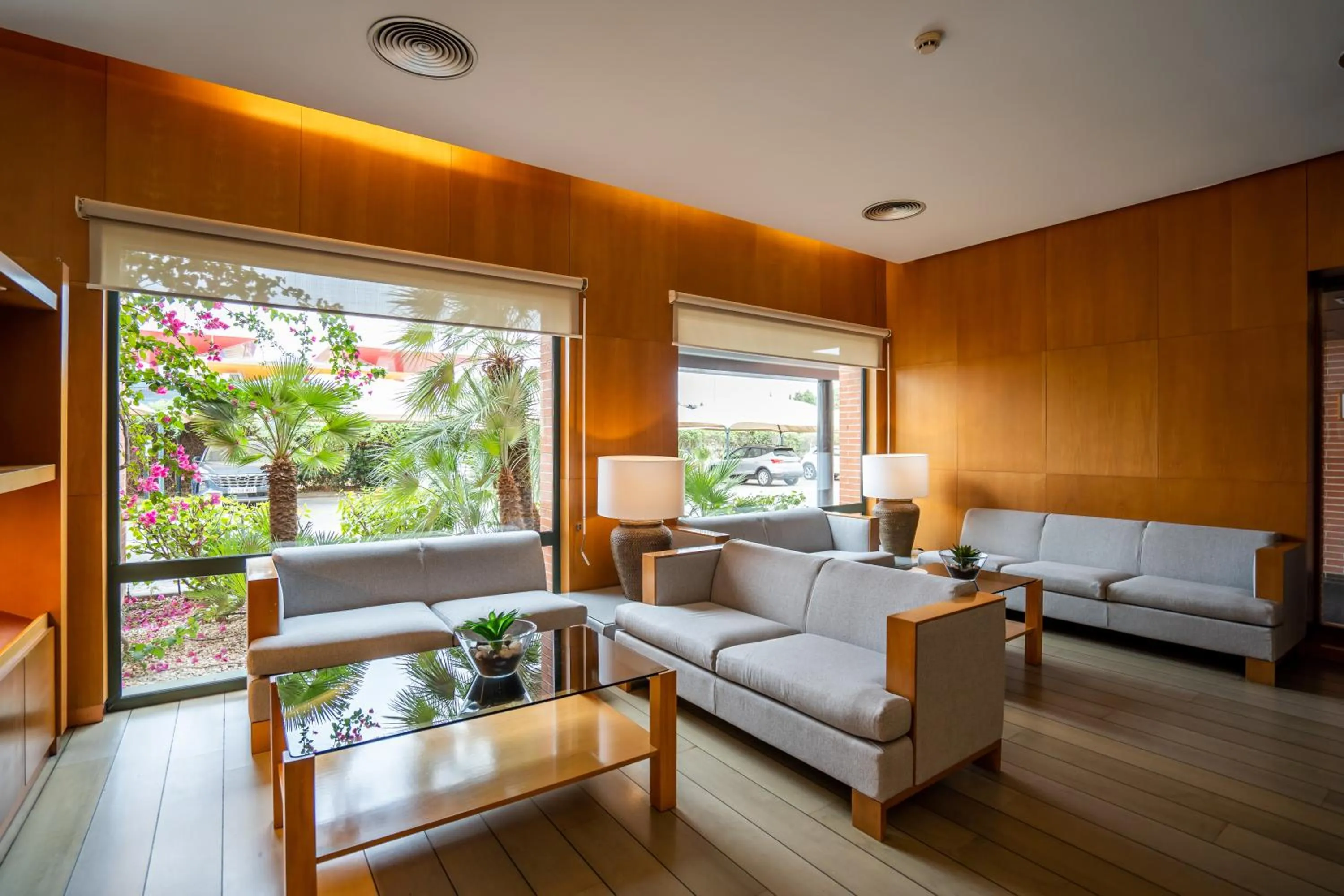 Communal lounge/ TV room in Posadas de España Pinto