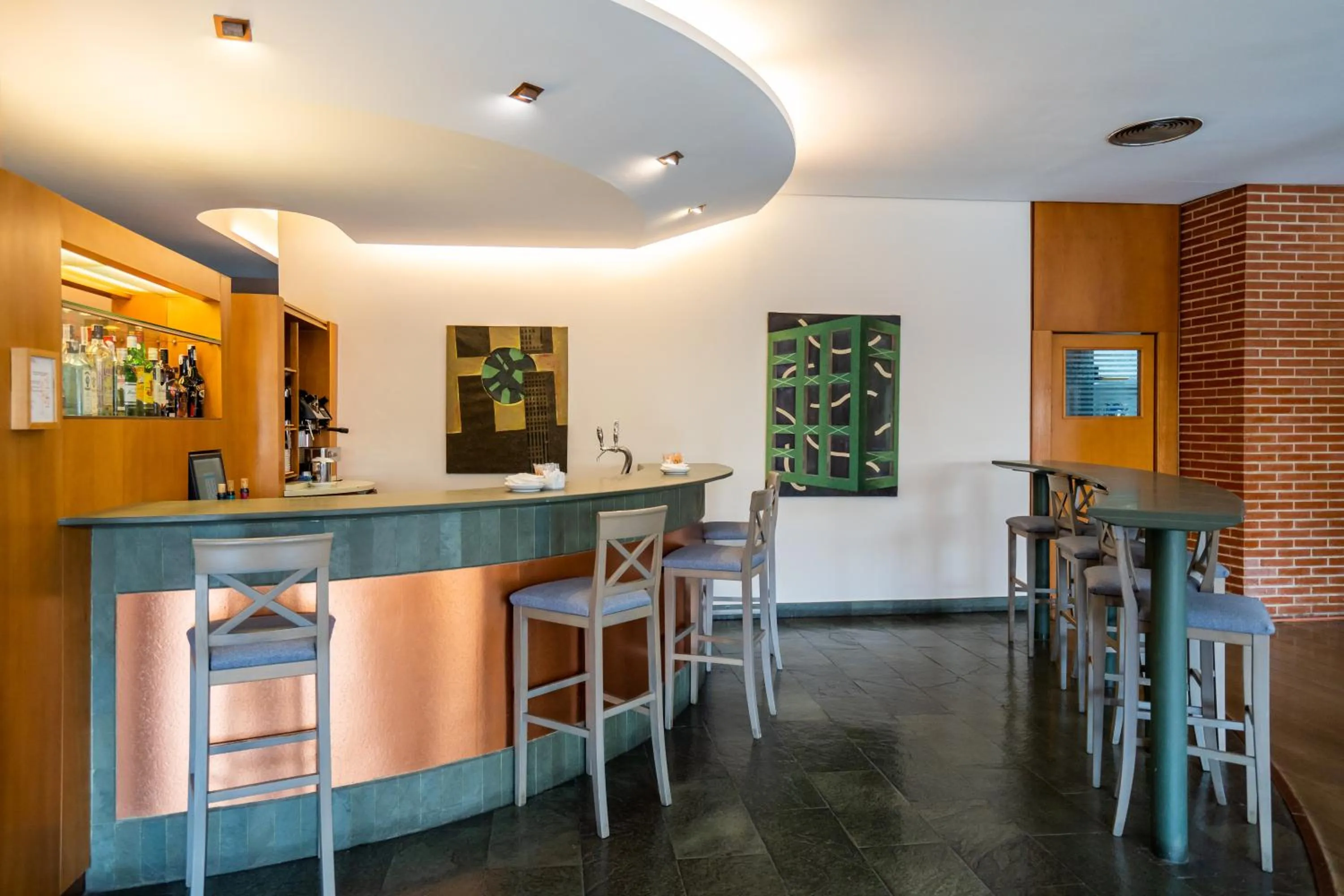 Lounge or bar in Posadas de España Pinto